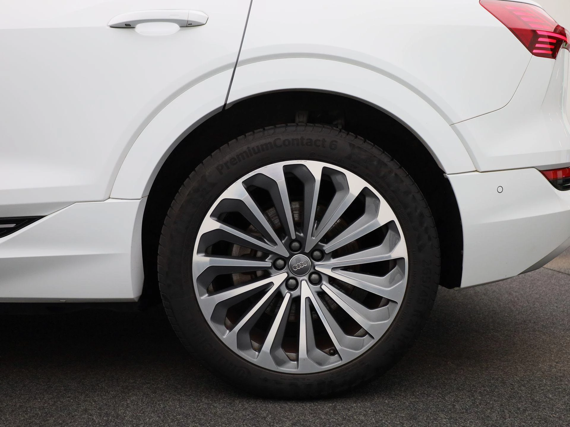 Audi-e-tron-image-12
