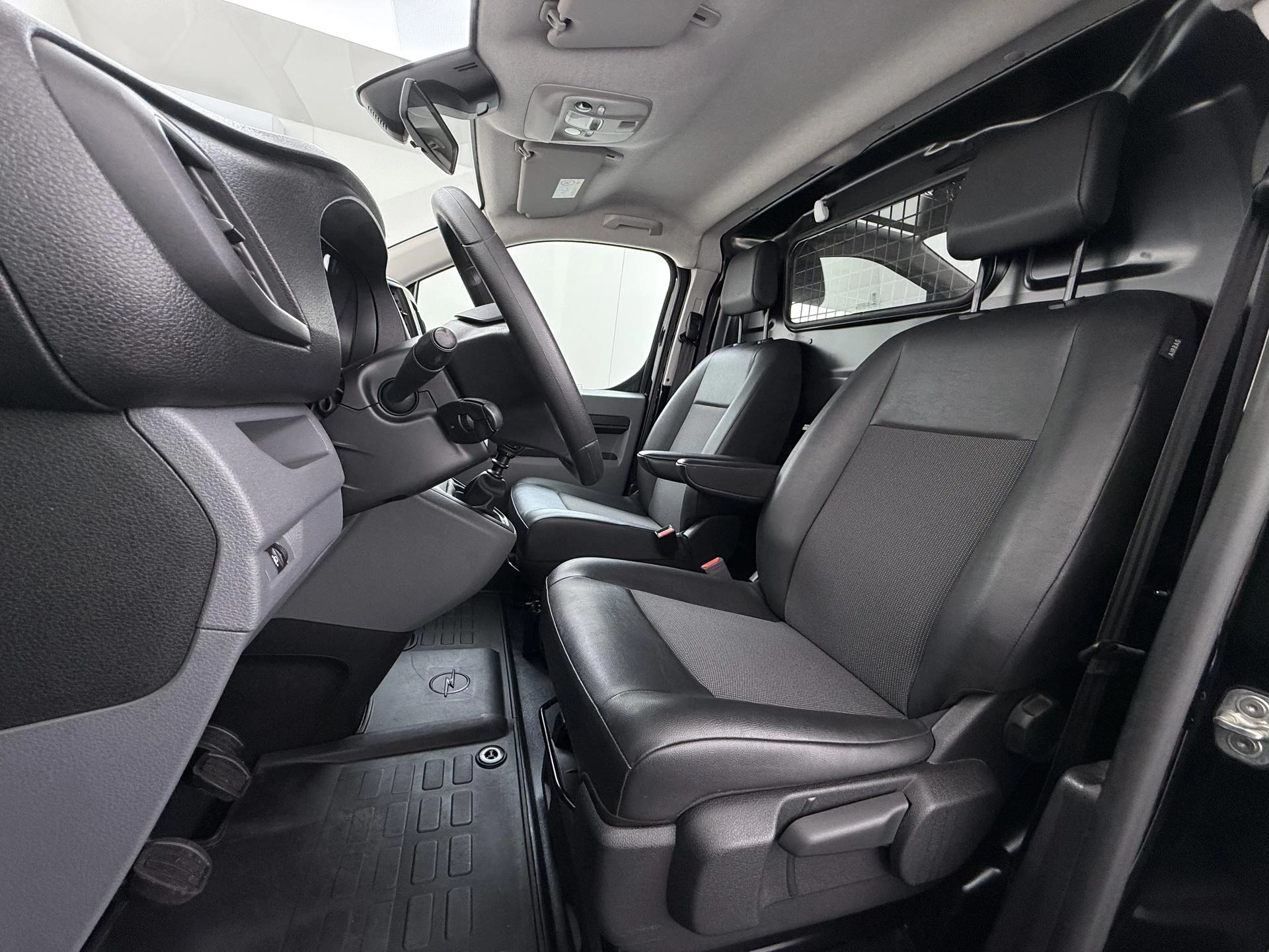 Opel-Vivaro-image-17