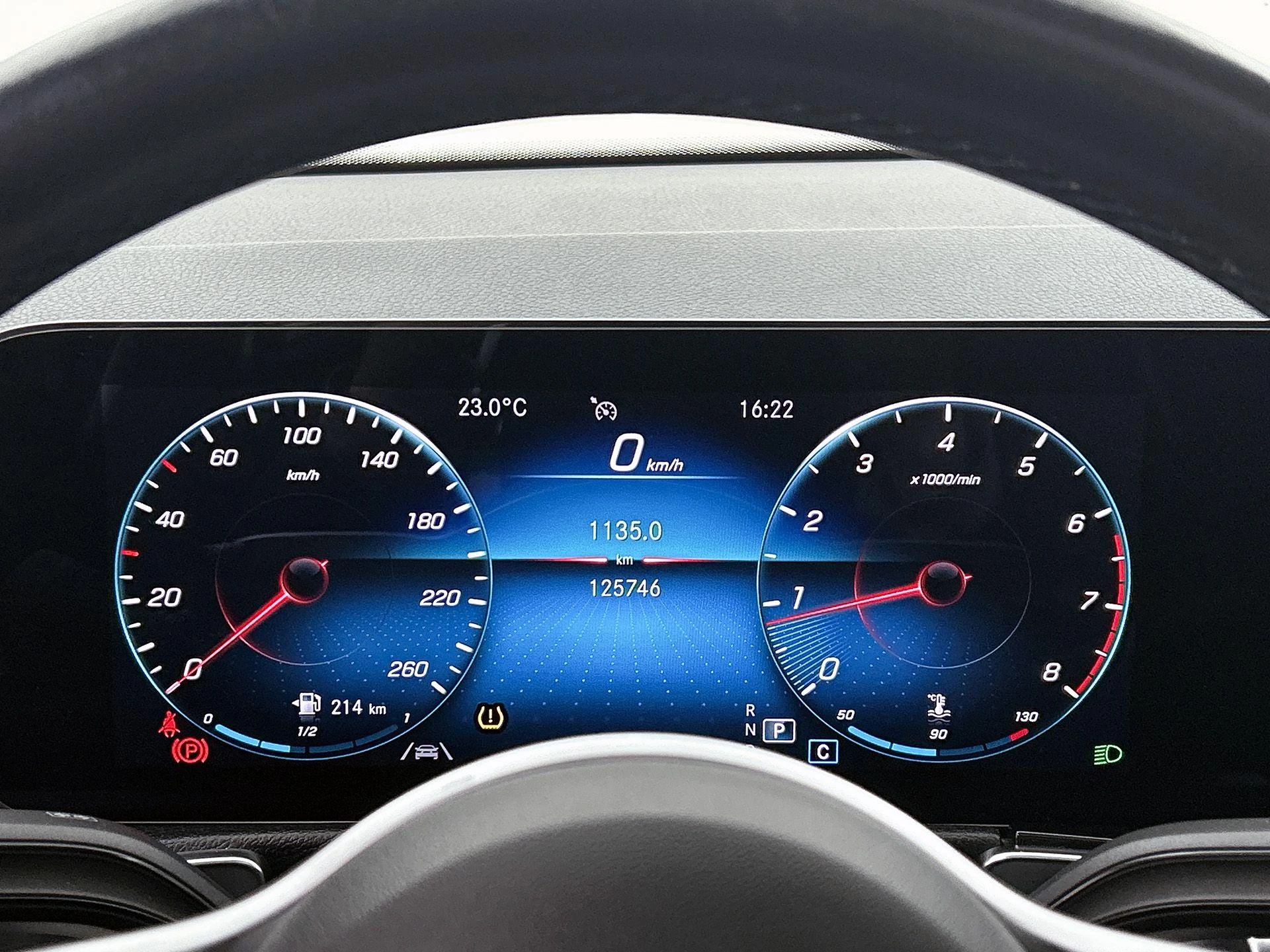 Mercedes-Benz-GLB-image-22