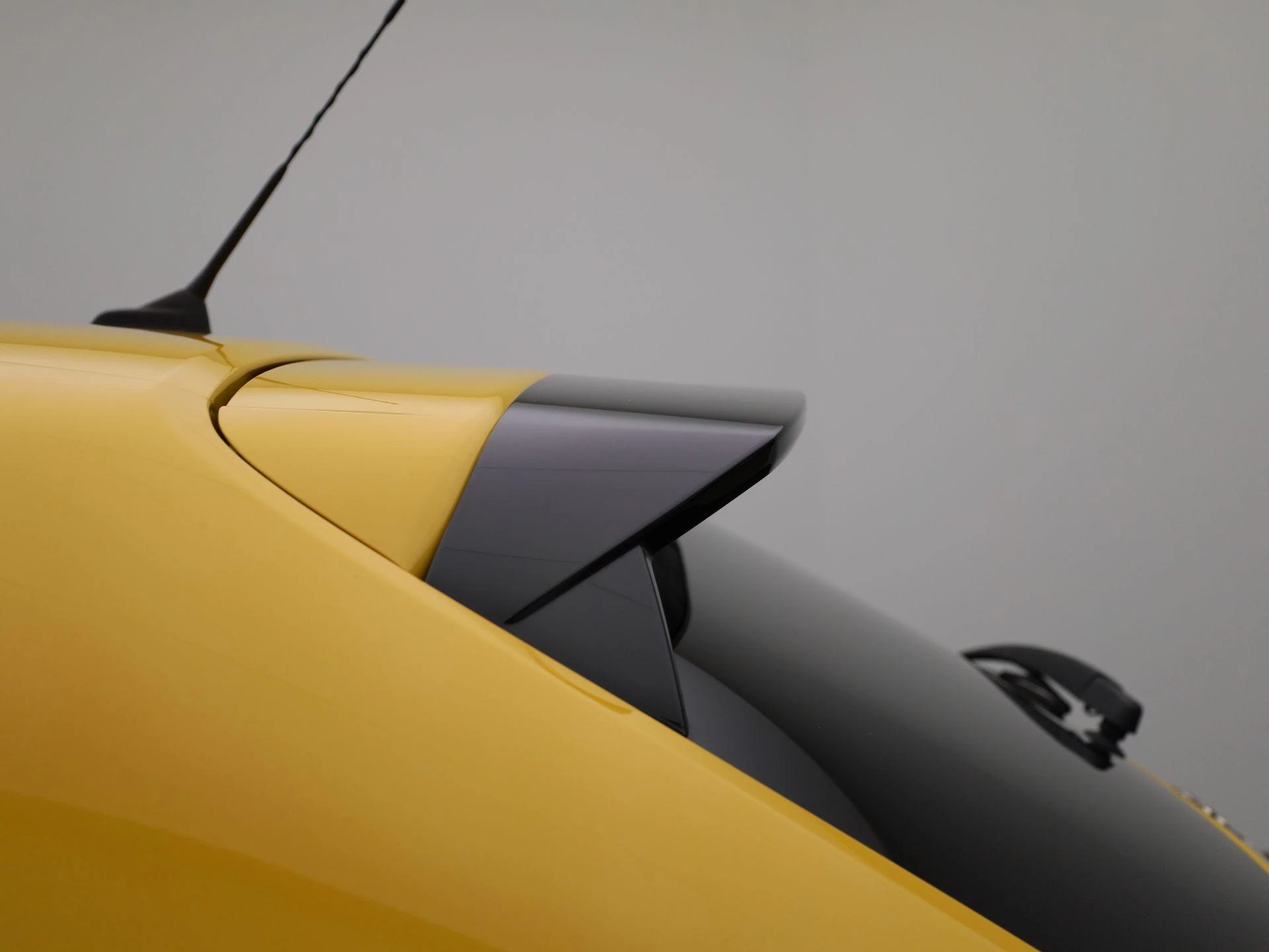 Peugeot-e-208-image-40