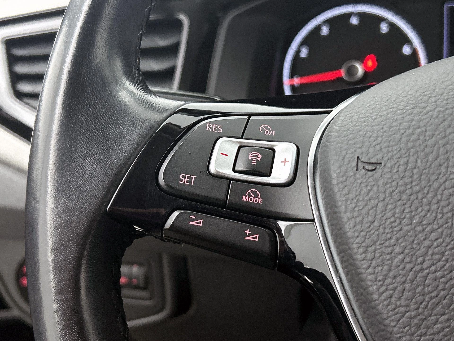 Volkswagen-Polo-image-5
