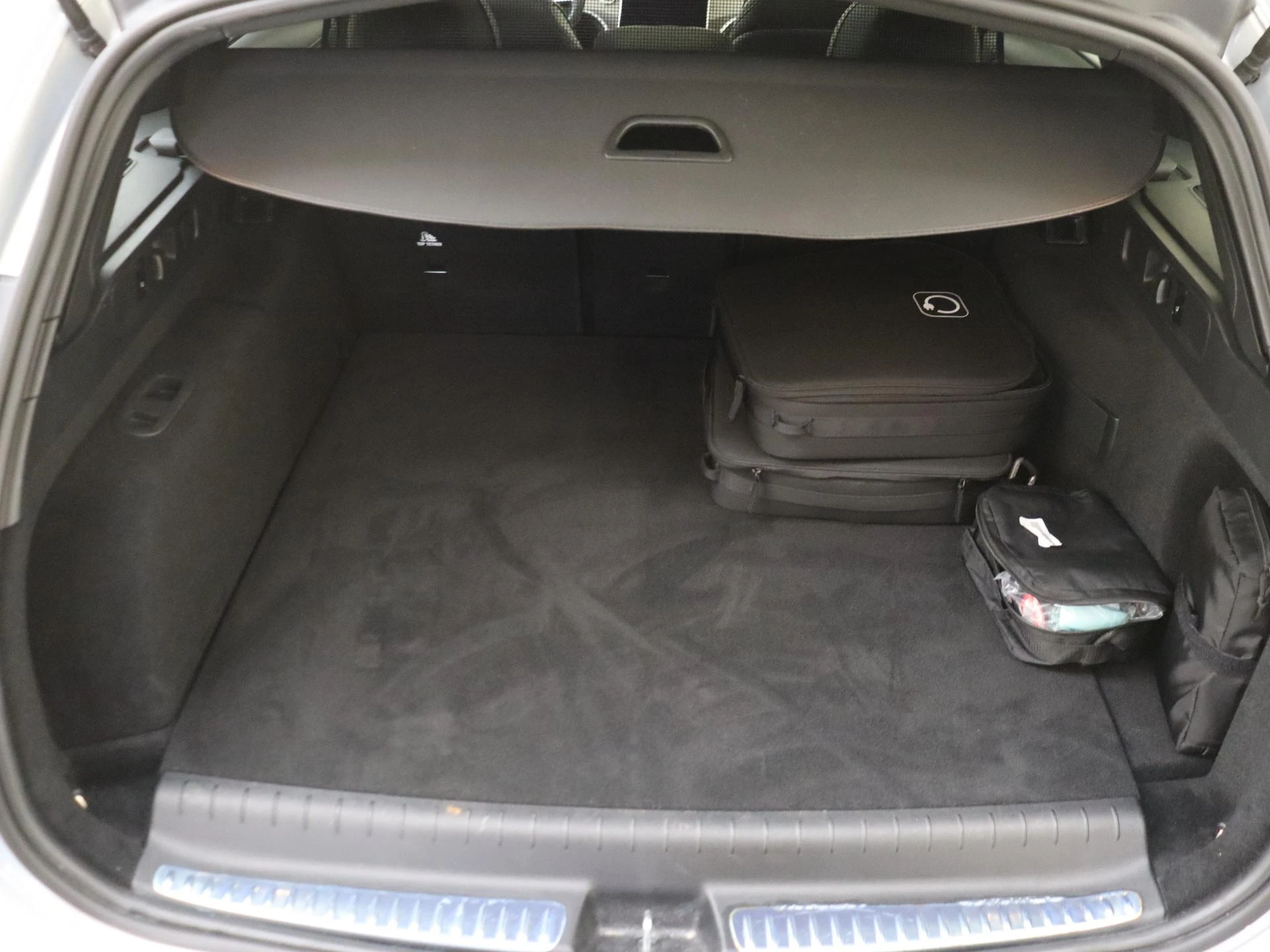 Mercedes-Benz-C-Klasse-image-29