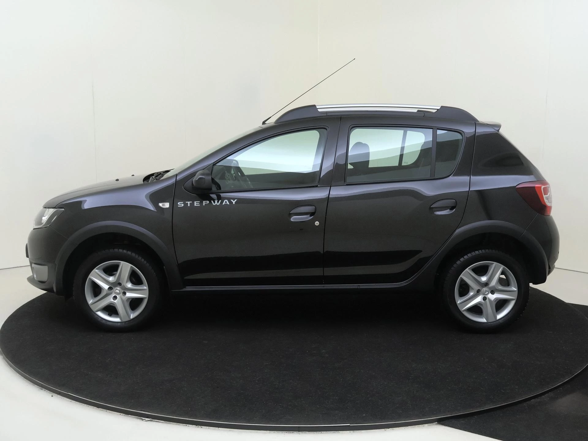 Dacia-Sandero Stepway-image-7