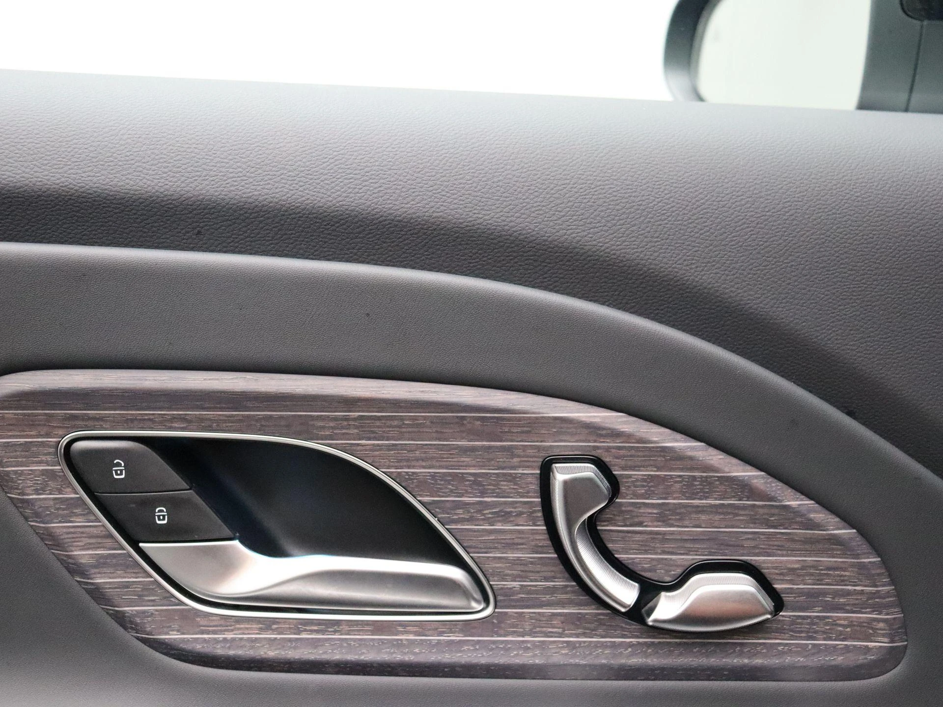 Mercedes-Benz-GLB-image-8