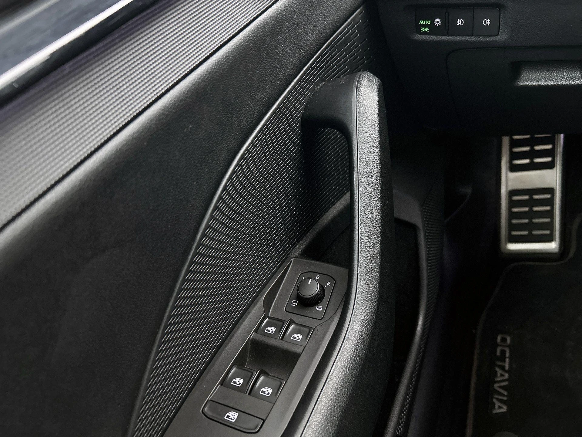 Škoda Octavia 1.0 e-TSI Sport Business