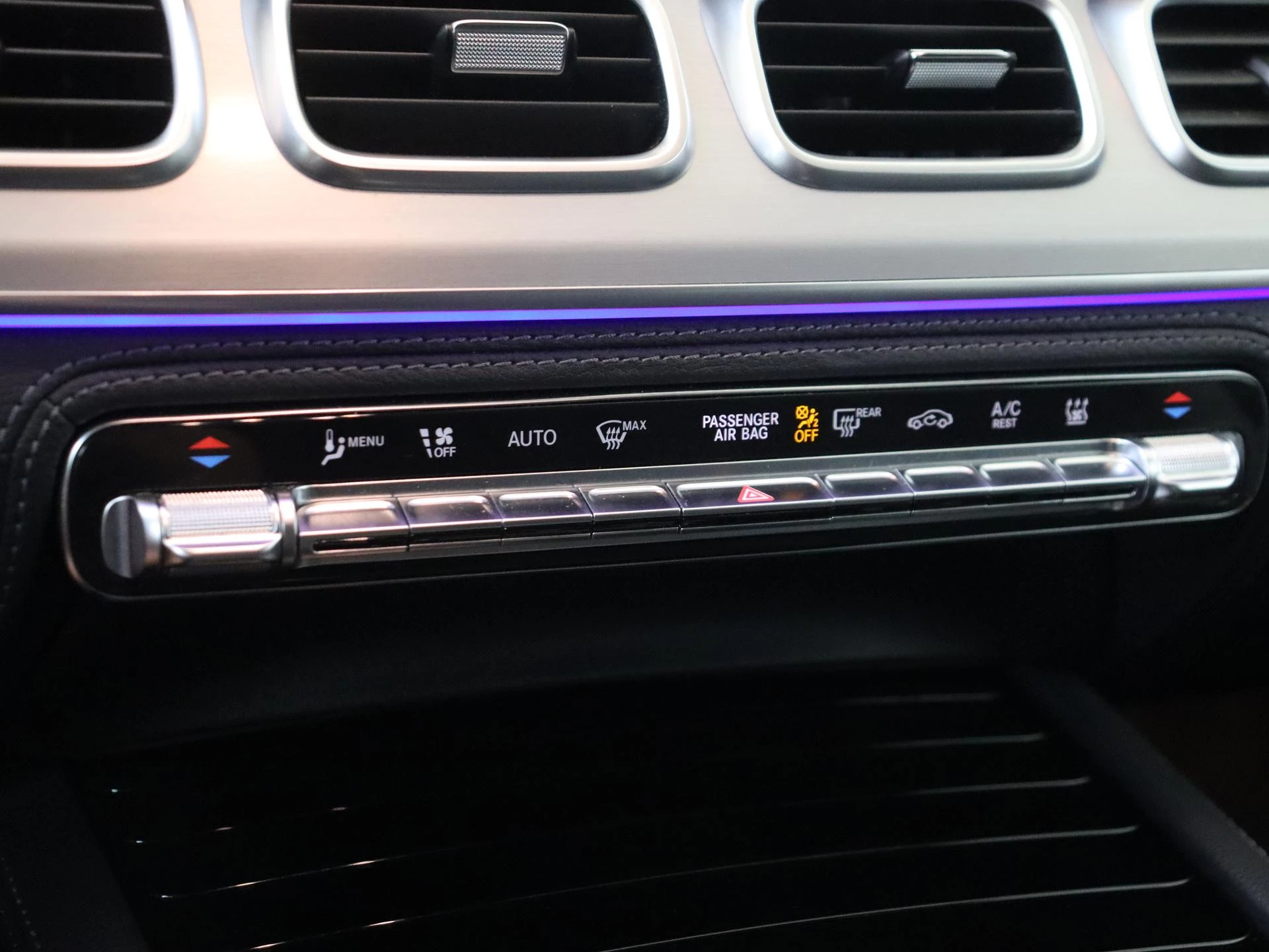 Mercedes-Benz-GLE-image-19