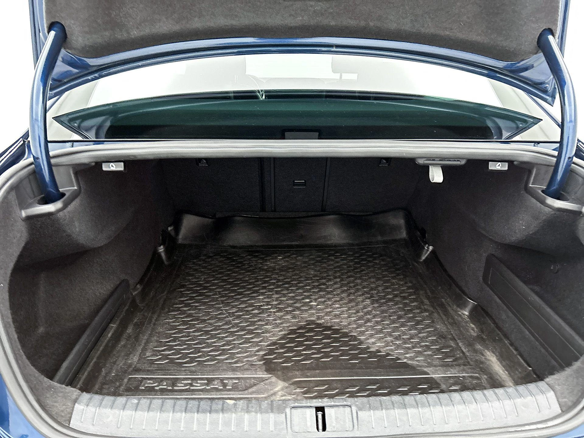 Volkswagen-Passat-image-39