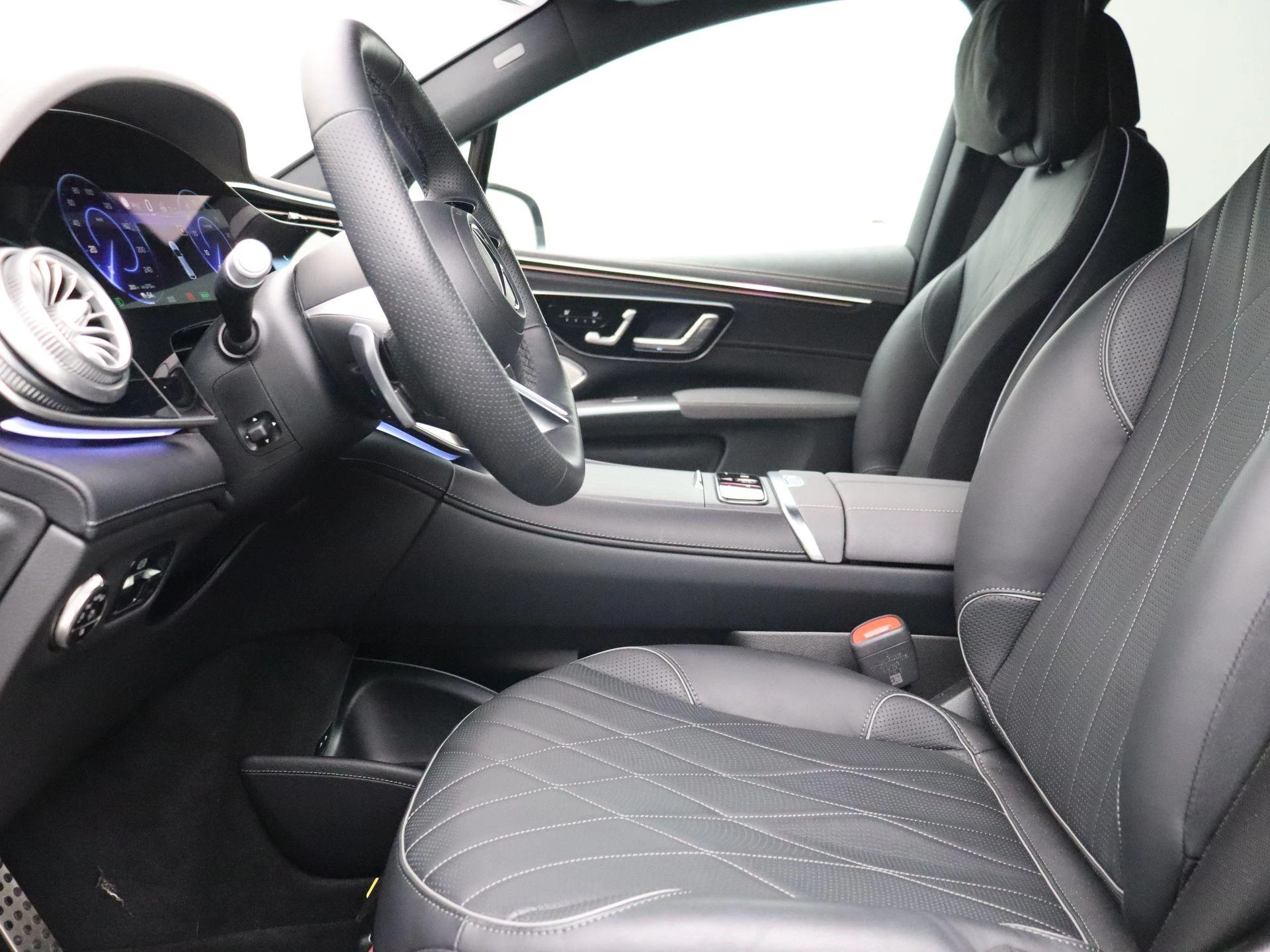 Mercedes-Benz-EQS-image-10