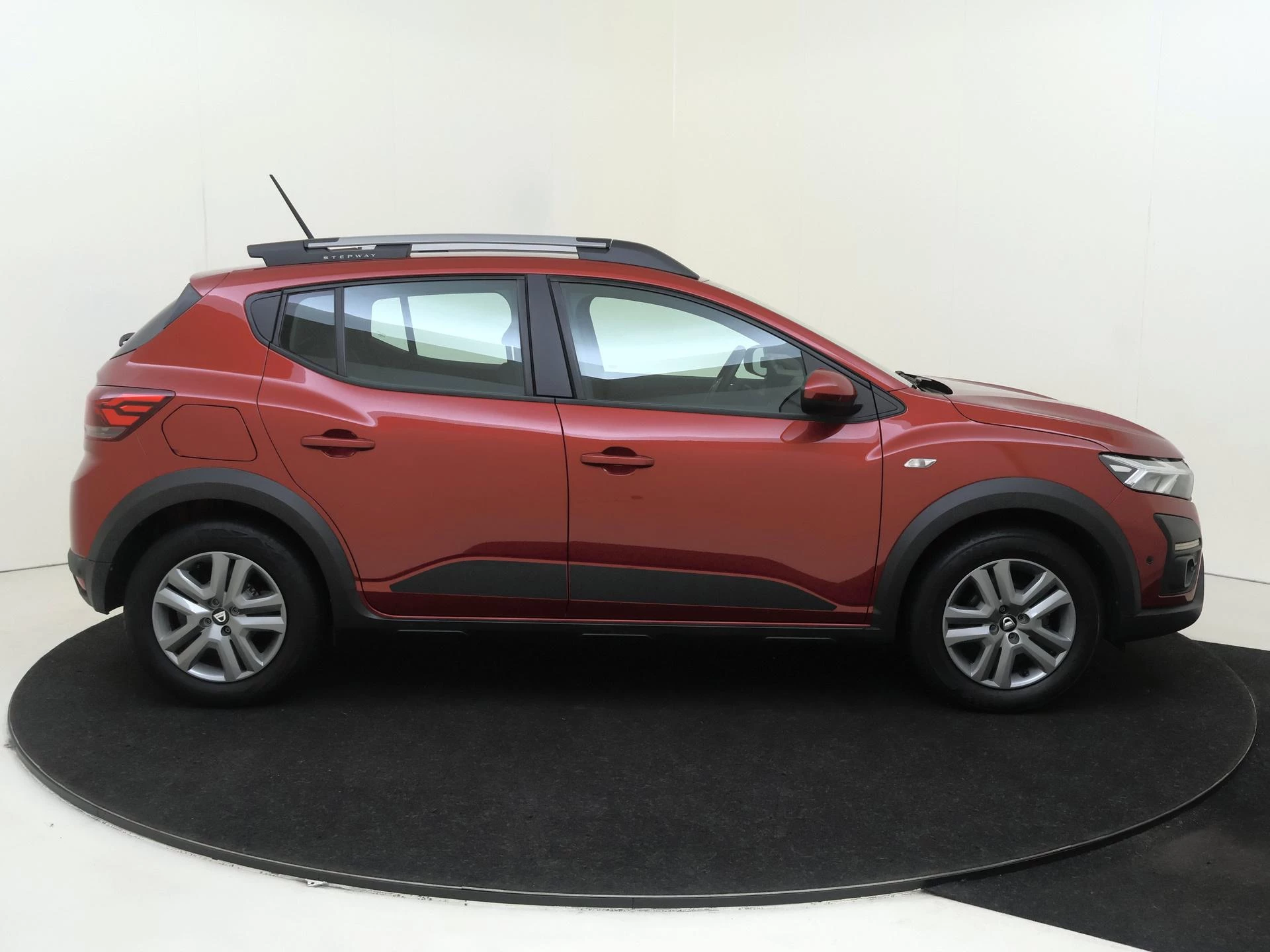 Dacia-Sandero Stepway-image-8