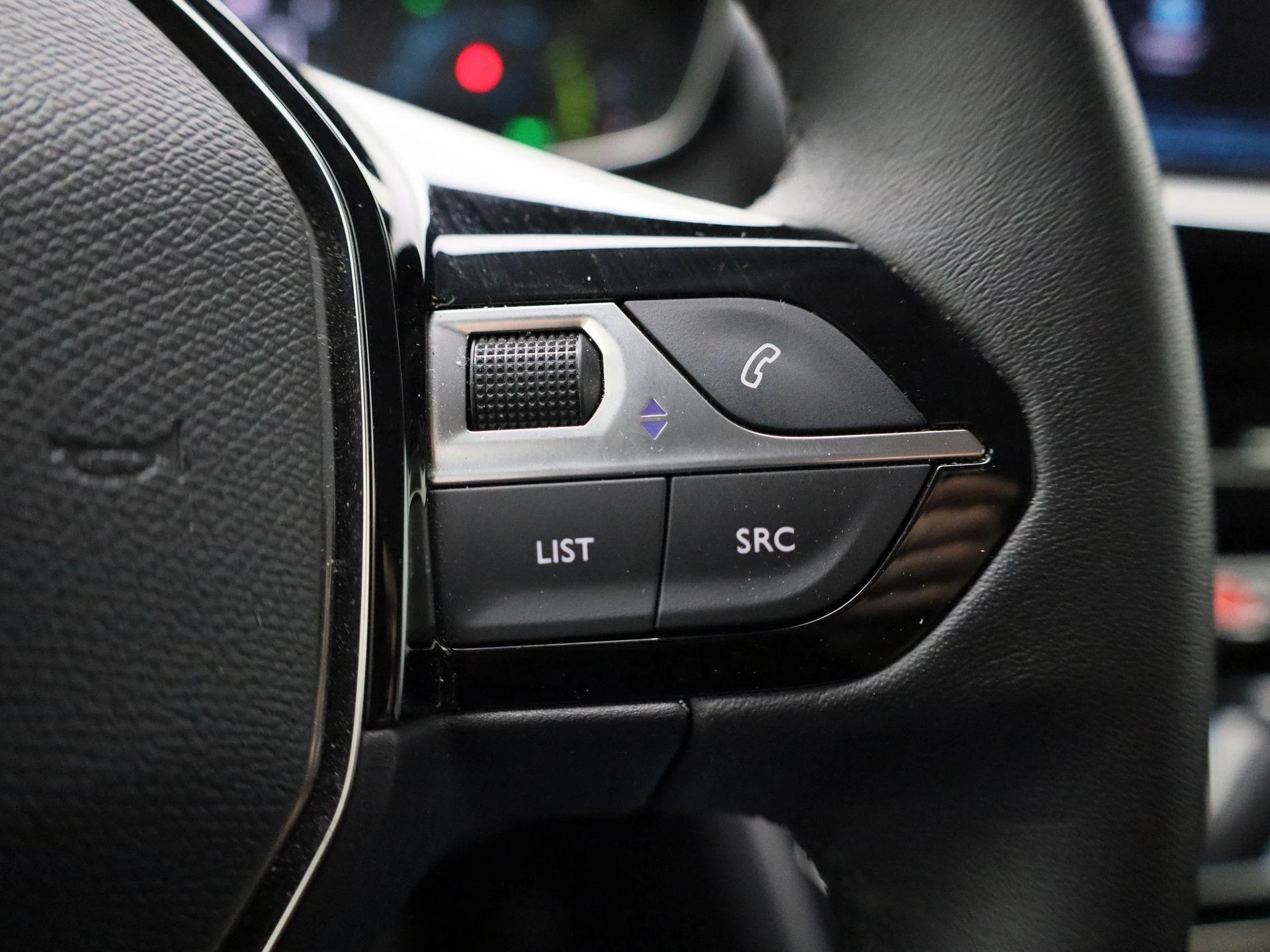 Peugeot-e-208-image-18