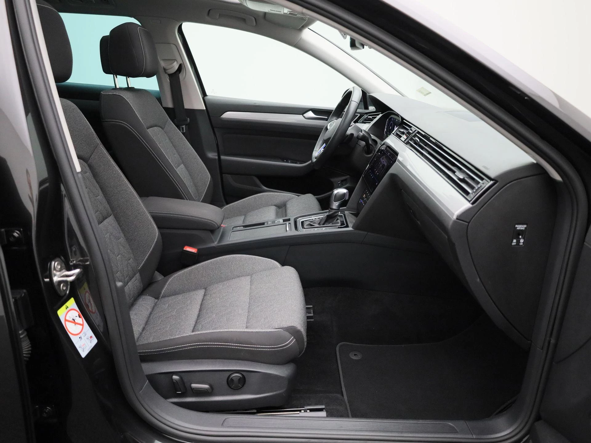 Volkswagen-Passat-image-49