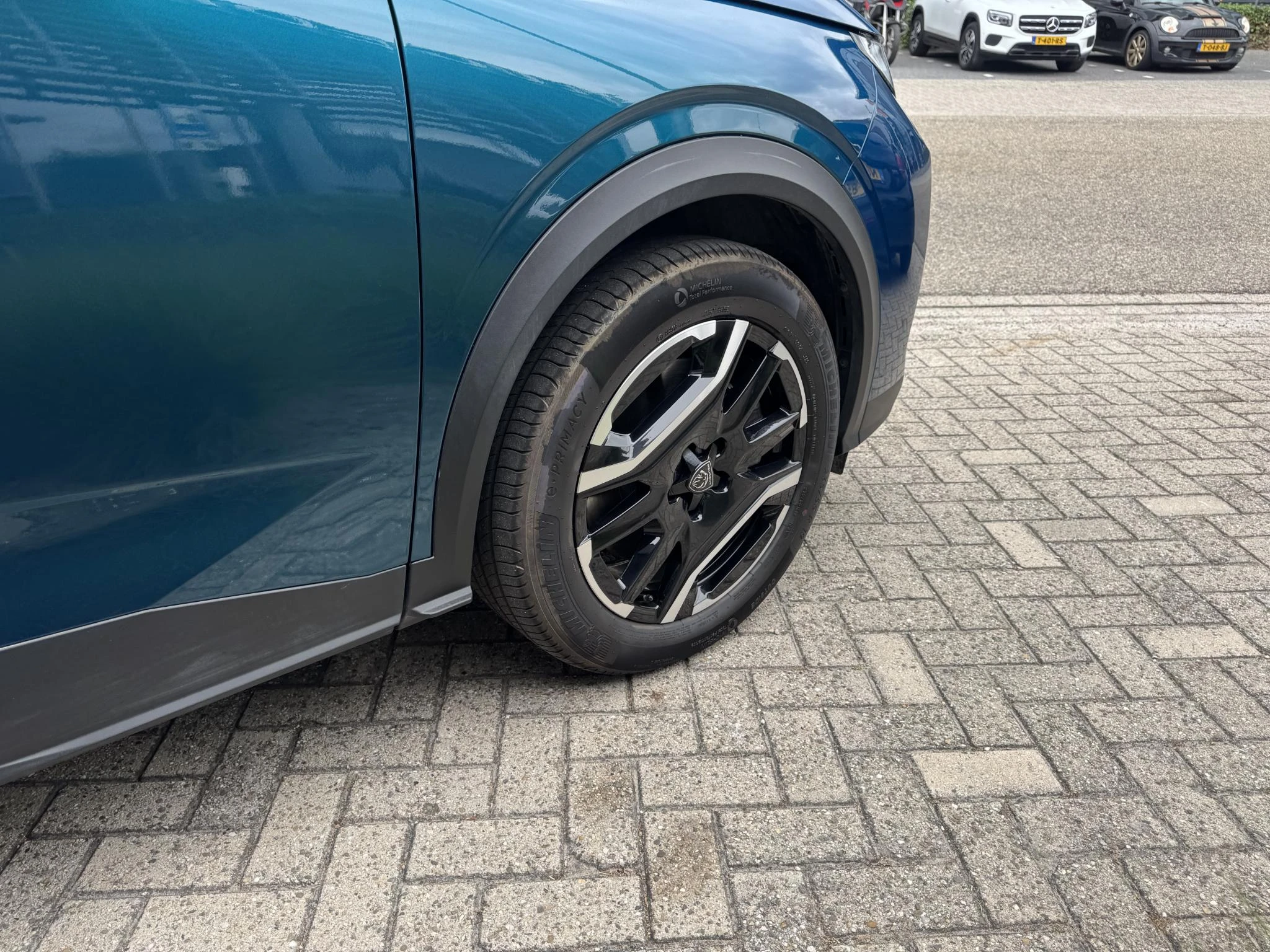 Peugeot 5008 1.6 Plug-in Hybrid 195 Allure 7p