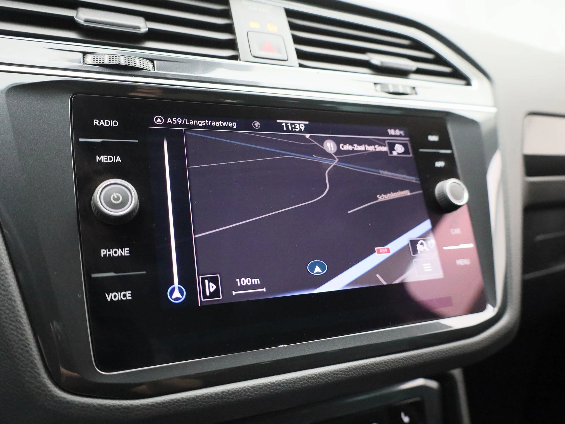 Volkswagen-Tiguan-image-25