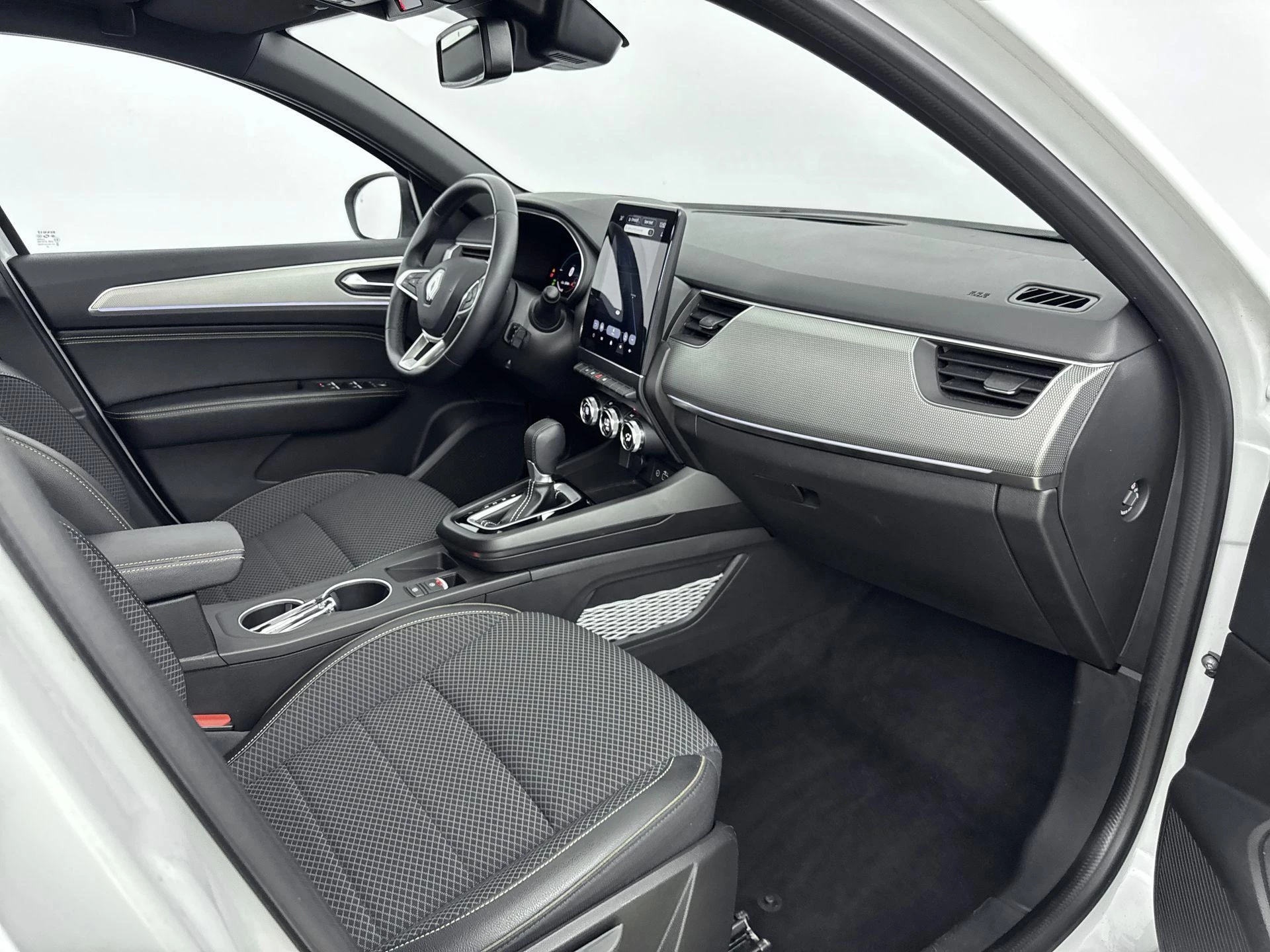 Renault-Arkana-image-16