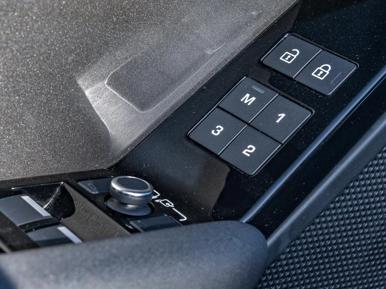 Land Rover-Range Rover Velar-image-14