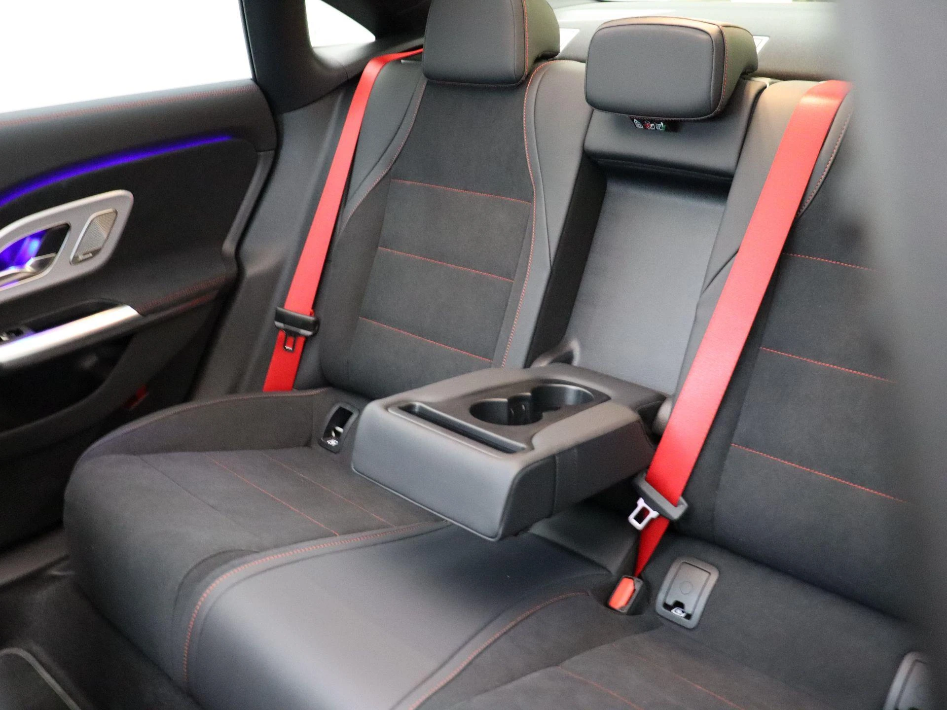 Mercedes-Benz-CLA-image-20