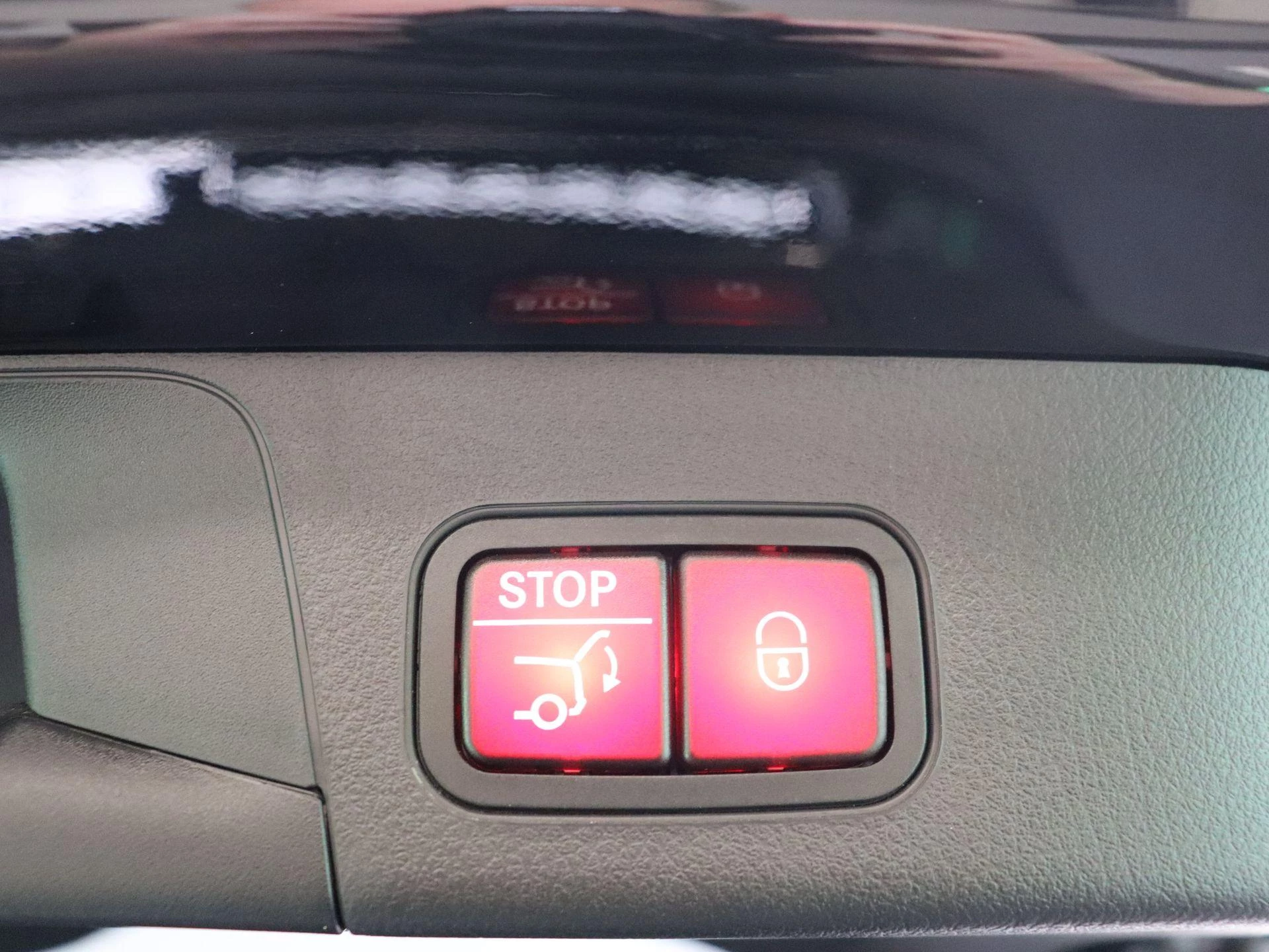 Mercedes-Benz EQB 250+ AMG Line + LEDER + PANO + BURMESTER + CARPLAY + HEAD UP +