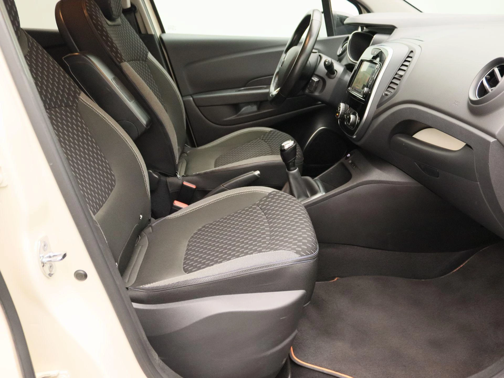 Renault-Captur-image-22