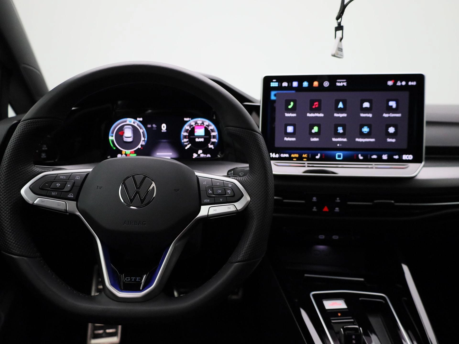 Volkswagen-Golf-image-6