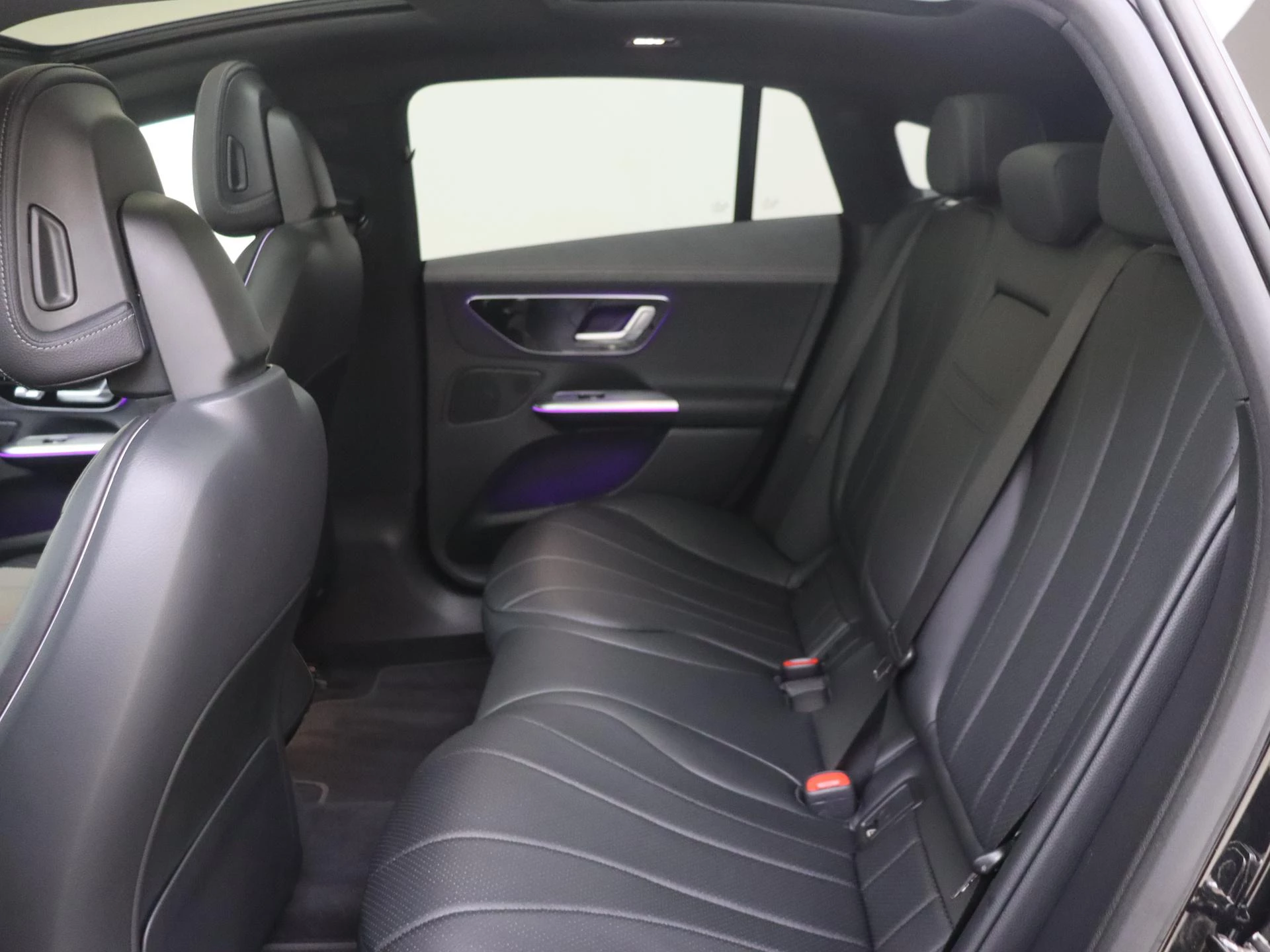 Mercedes-Benz-EQE-image-11