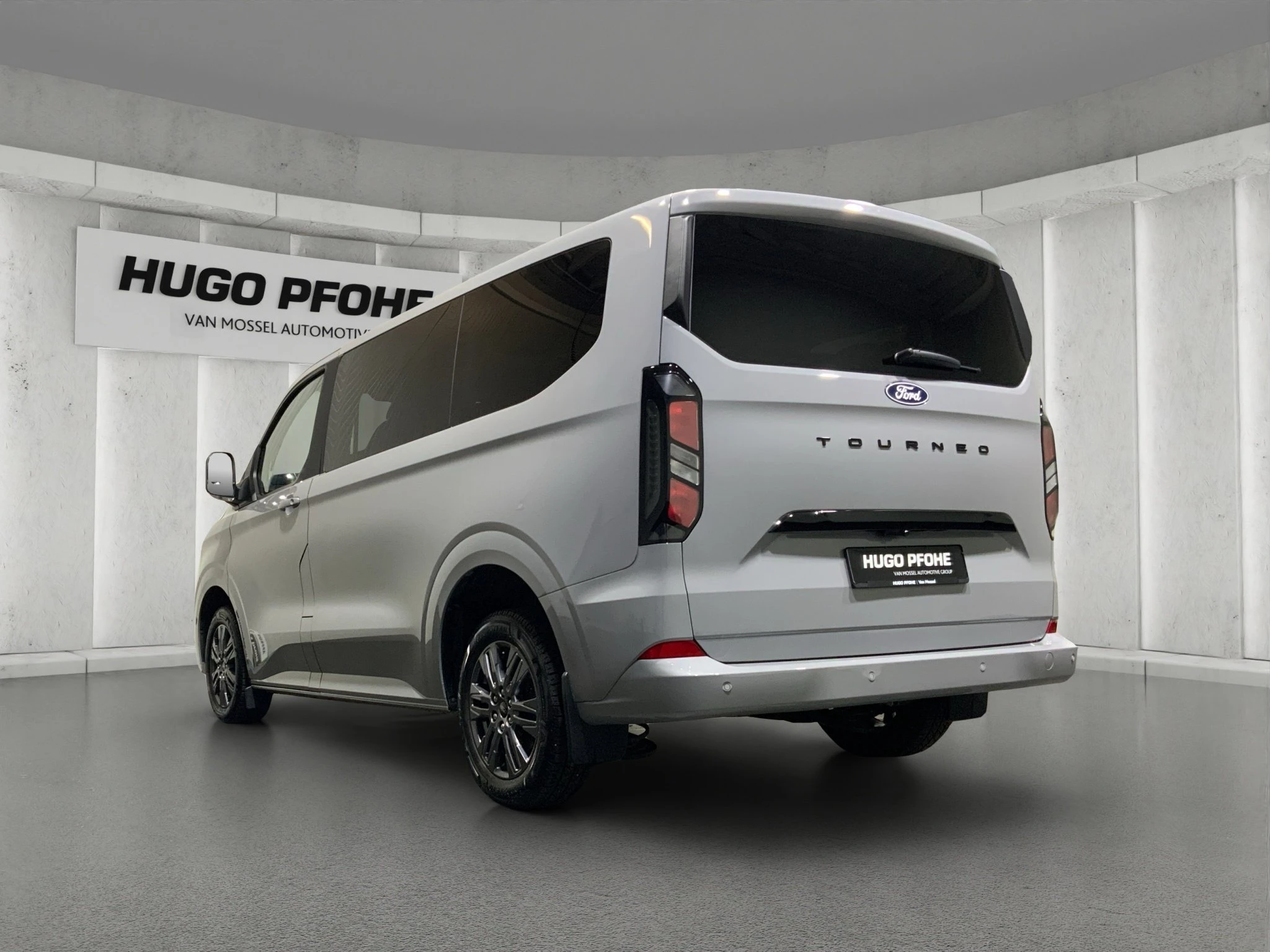 Ford-Tourneo Custom-image-2
