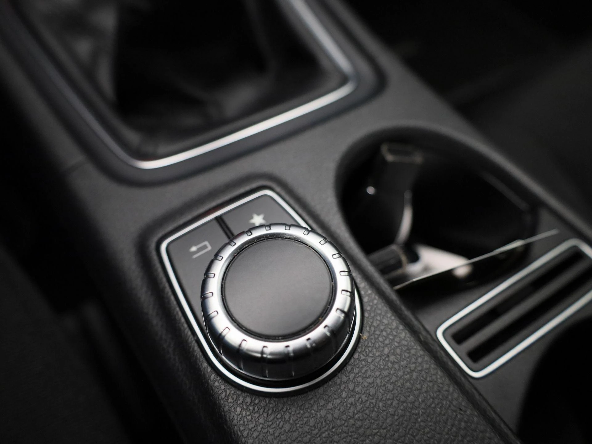 Mercedes-Benz-A-Klasse-image-25