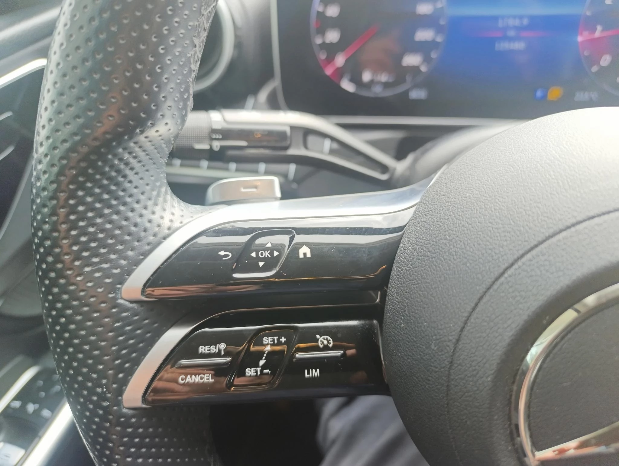 Mercedes-Benz-C-Klasse-image-17
