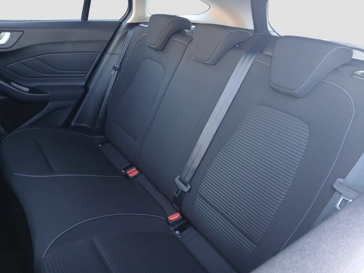 Ford Focus Titanium Edition Turnier AUT | LED | NAV | KAM | SHA | PDC | WI-PKT