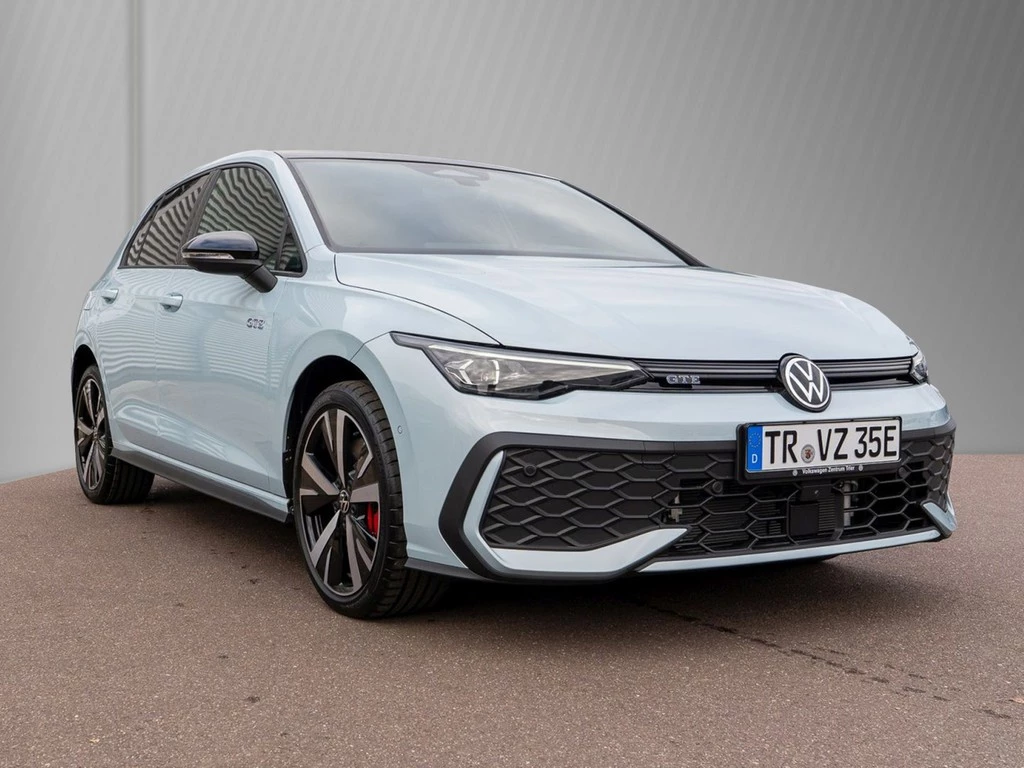 Volkswagen-Golf-image-2