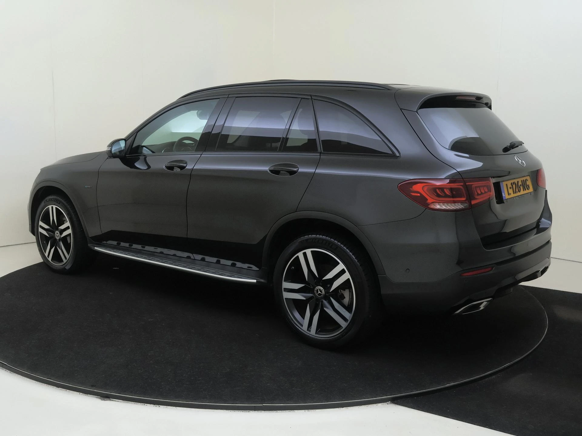 Mercedes-Benz-GLC-image-2