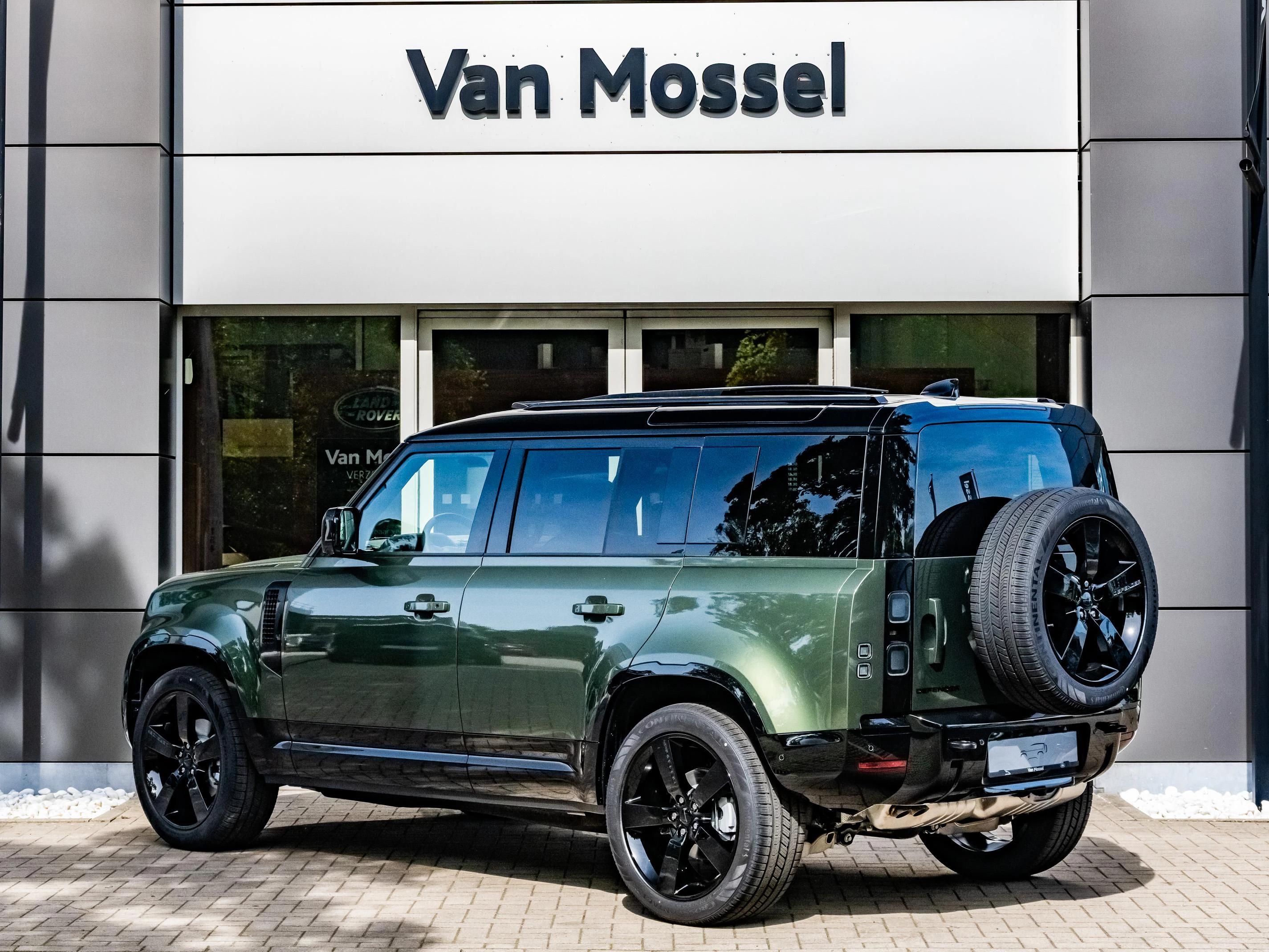 Land Rover Defender D250 X-Dynamic SE