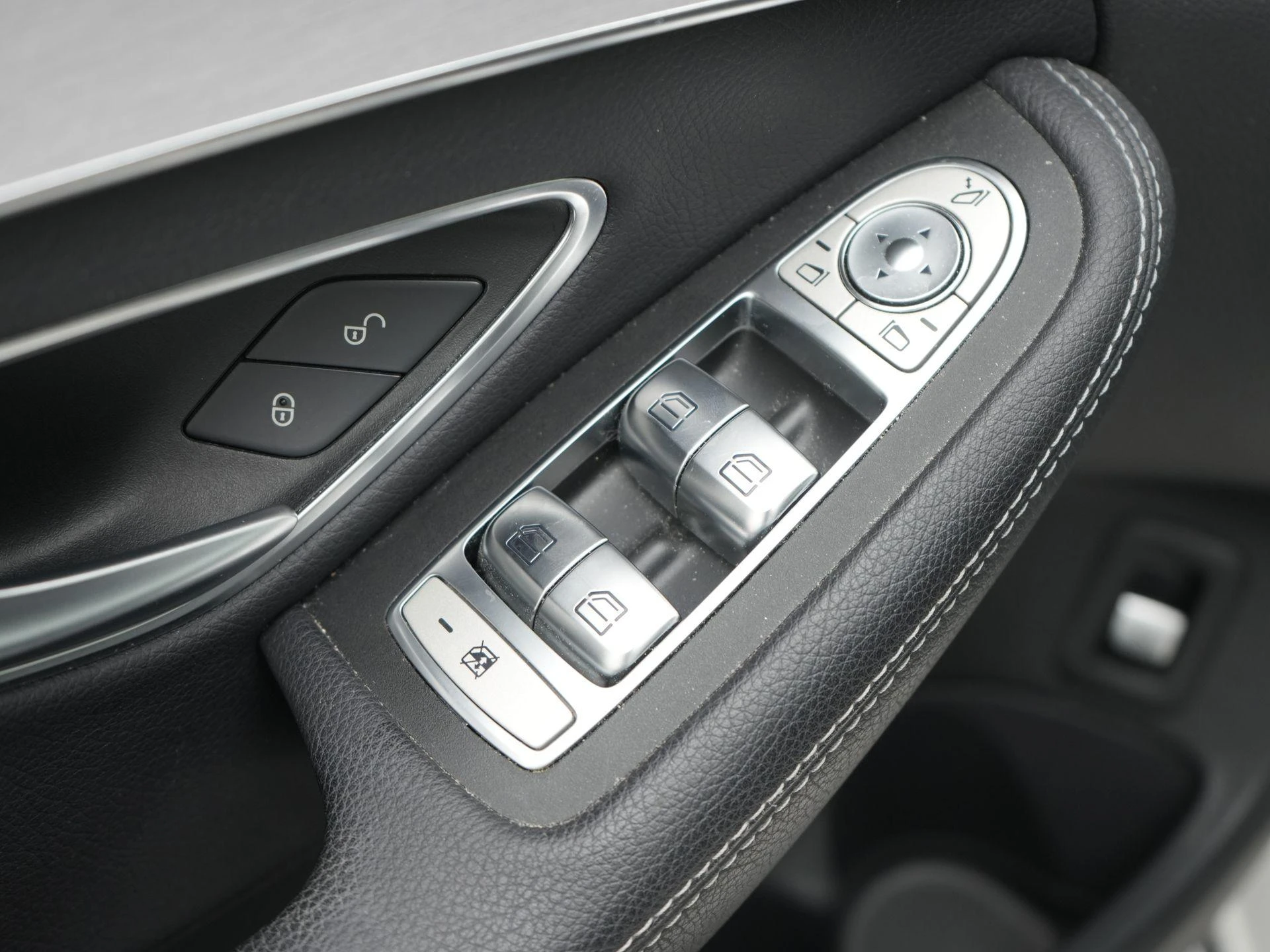Mercedes-Benz-C-Klasse-image-40