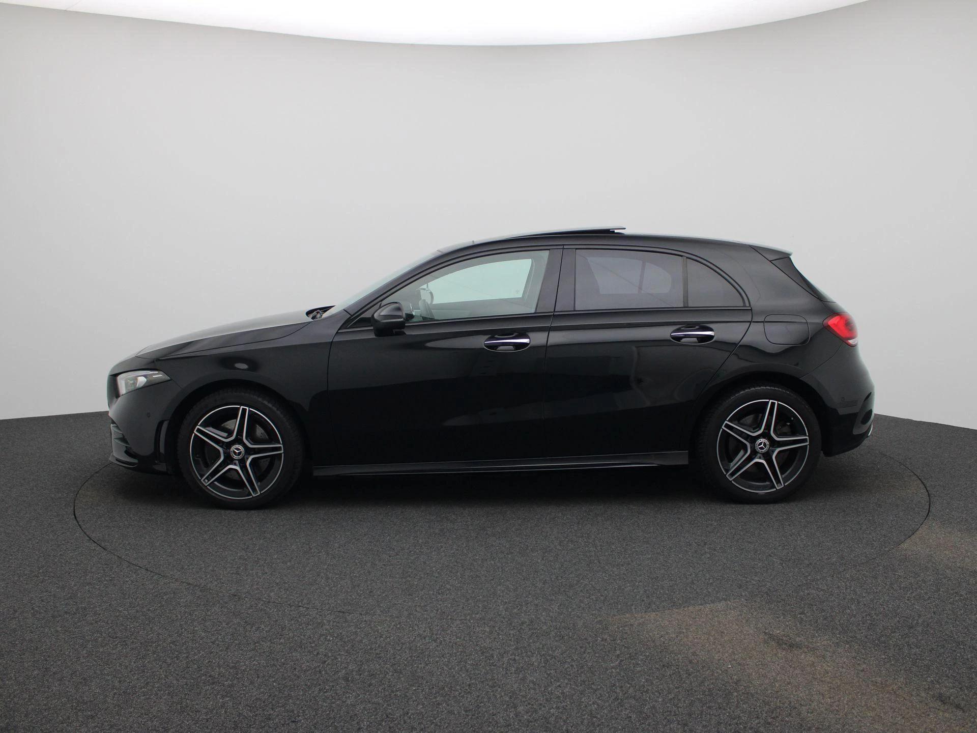 Mercedes-Benz-A-Klasse-image-3