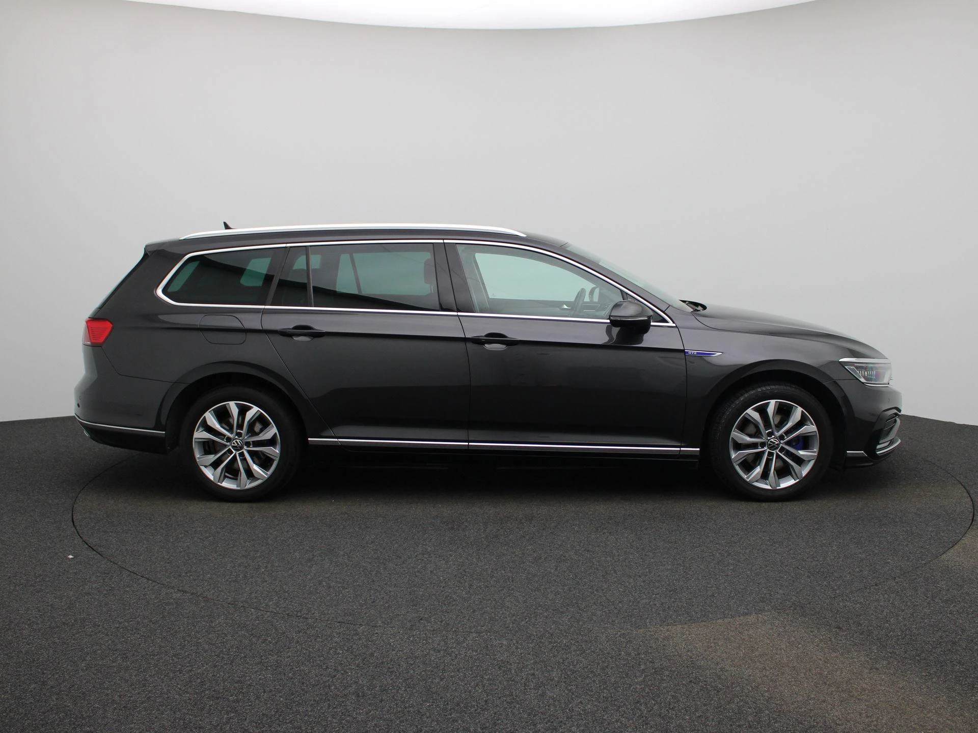 Volkswagen-Passat-image-5