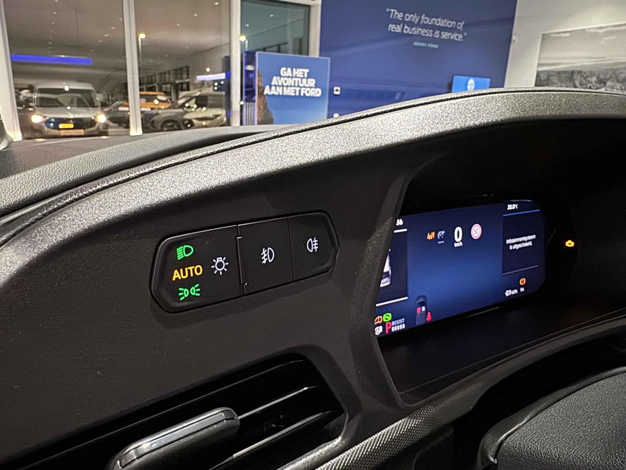 Ford-Transit Connect-image-15