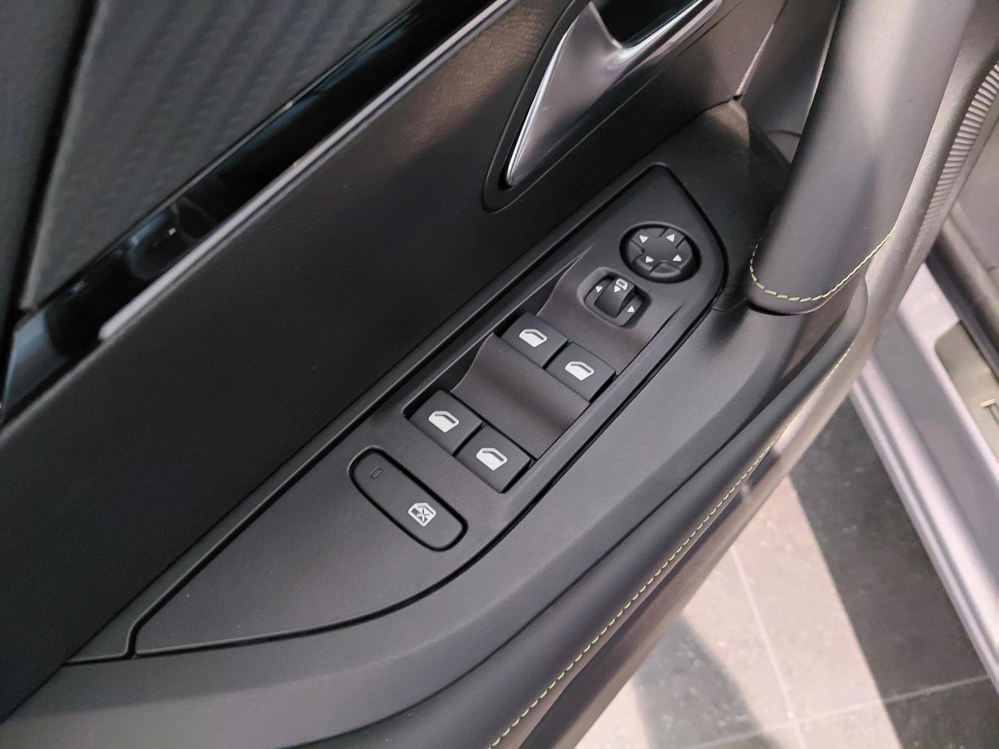 Peugeot-2008-image-12