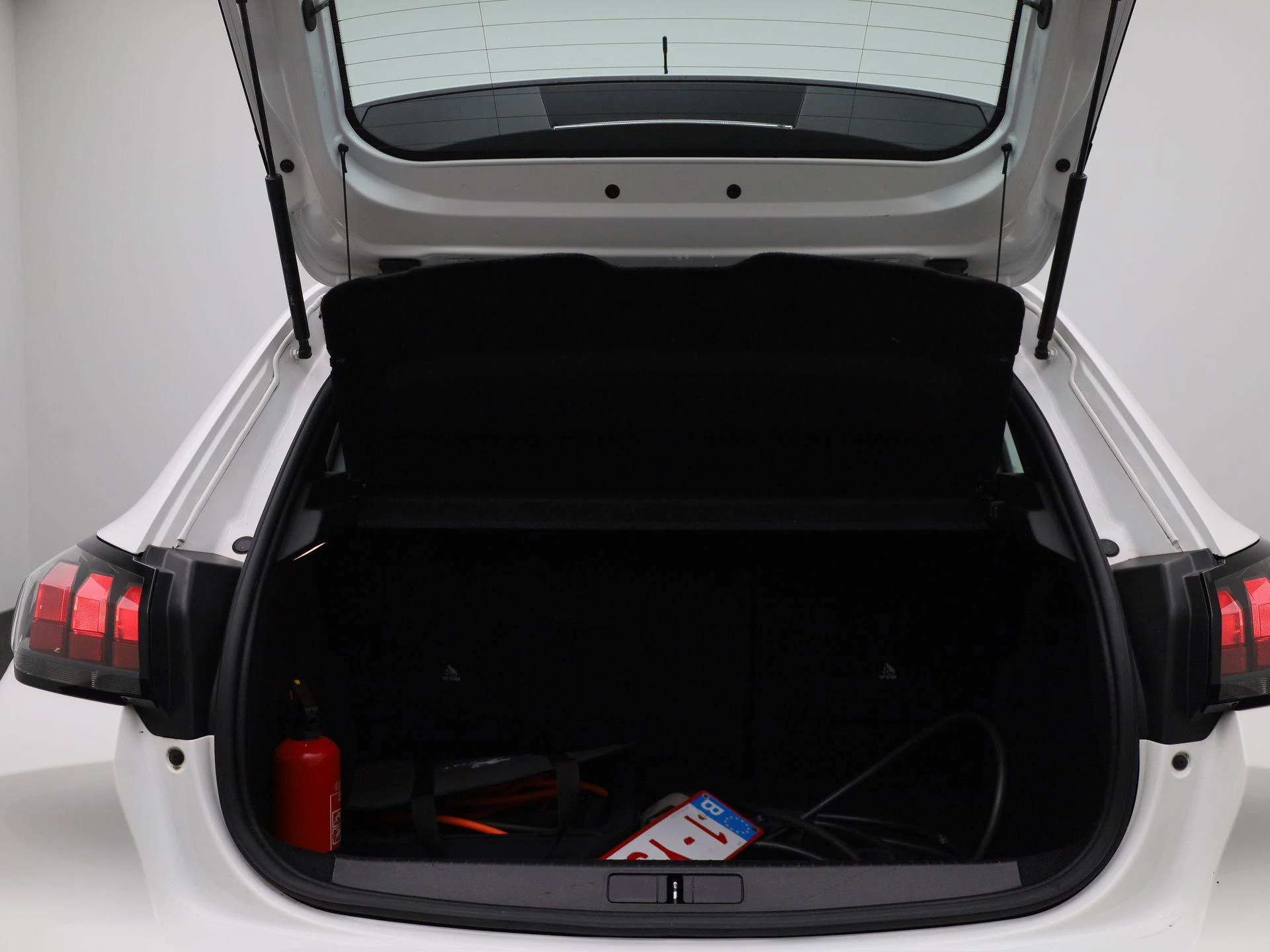 Peugeot-e-208-image-13