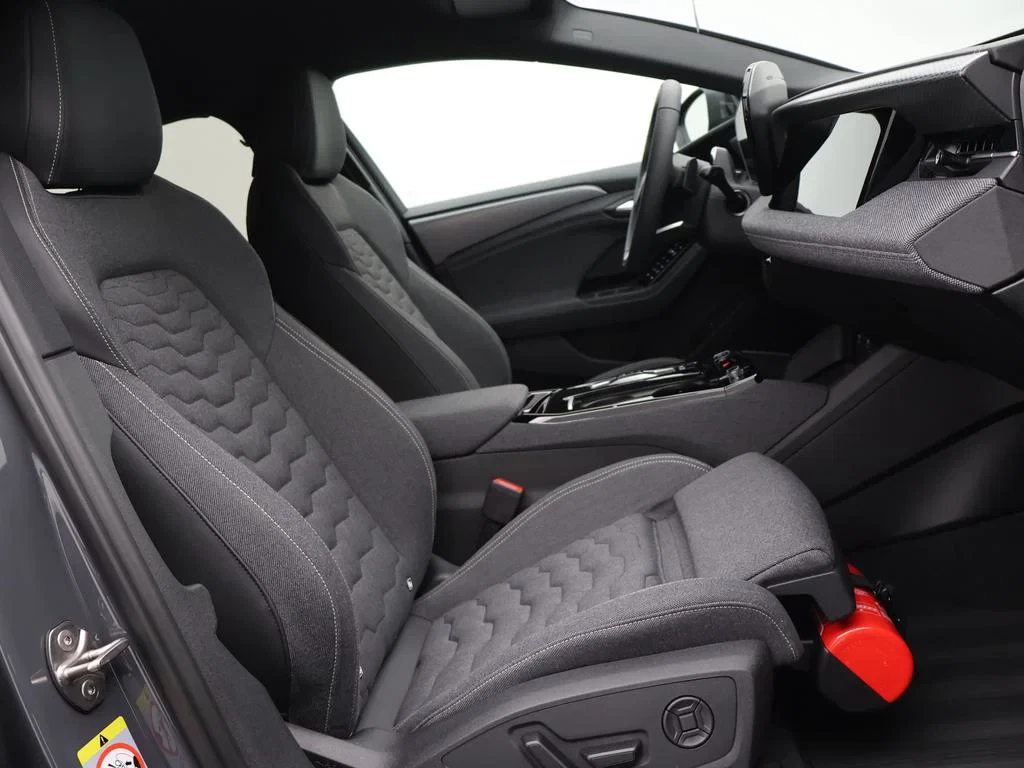 Audi A6 Avant e-tron Audi A6 Avant Corporate S e-tron 210,00 kW *ENKEL VOORSTEL VOOR PROFFESIONELEN*