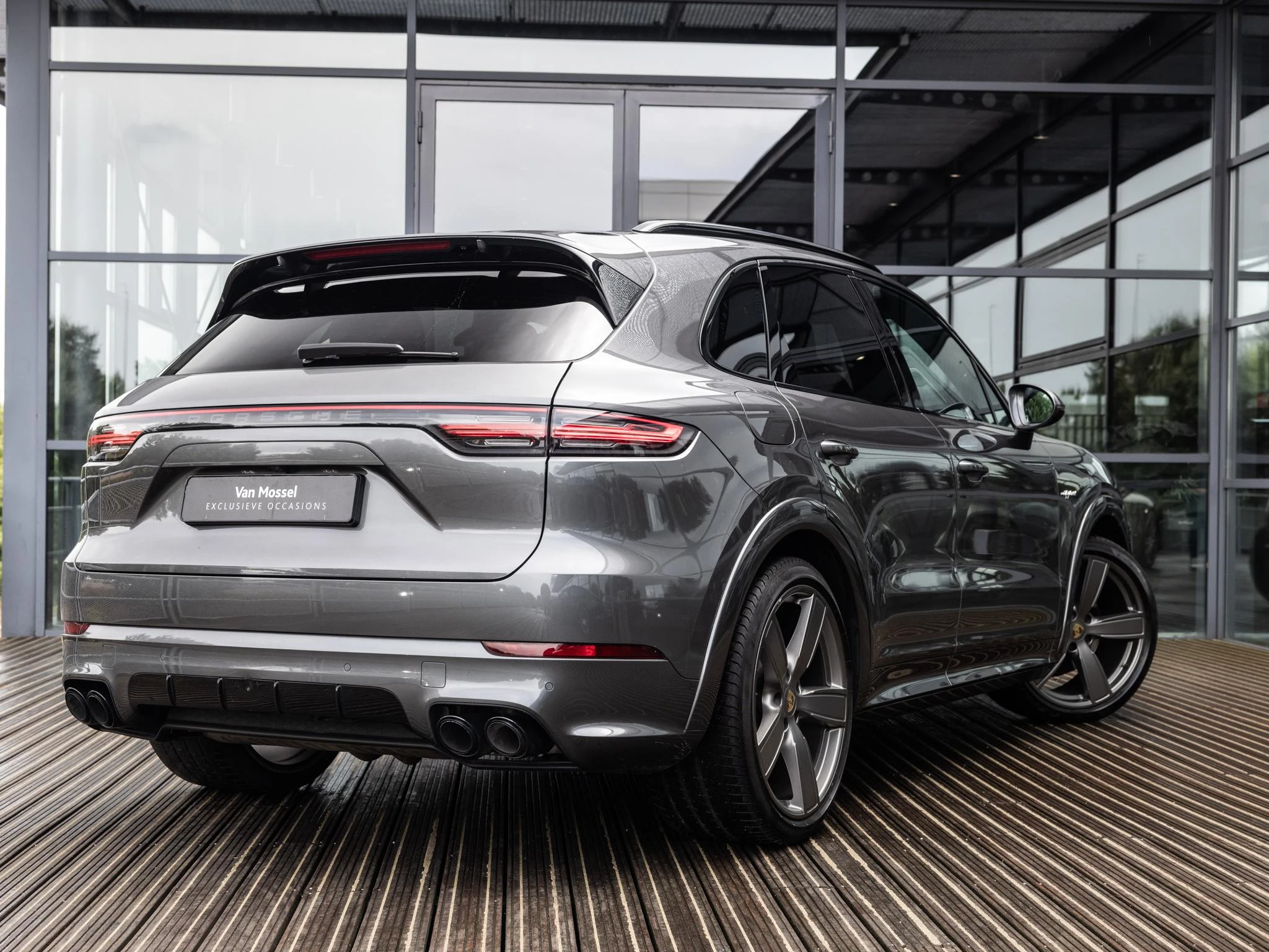 Porsche-Cayenne-image-5