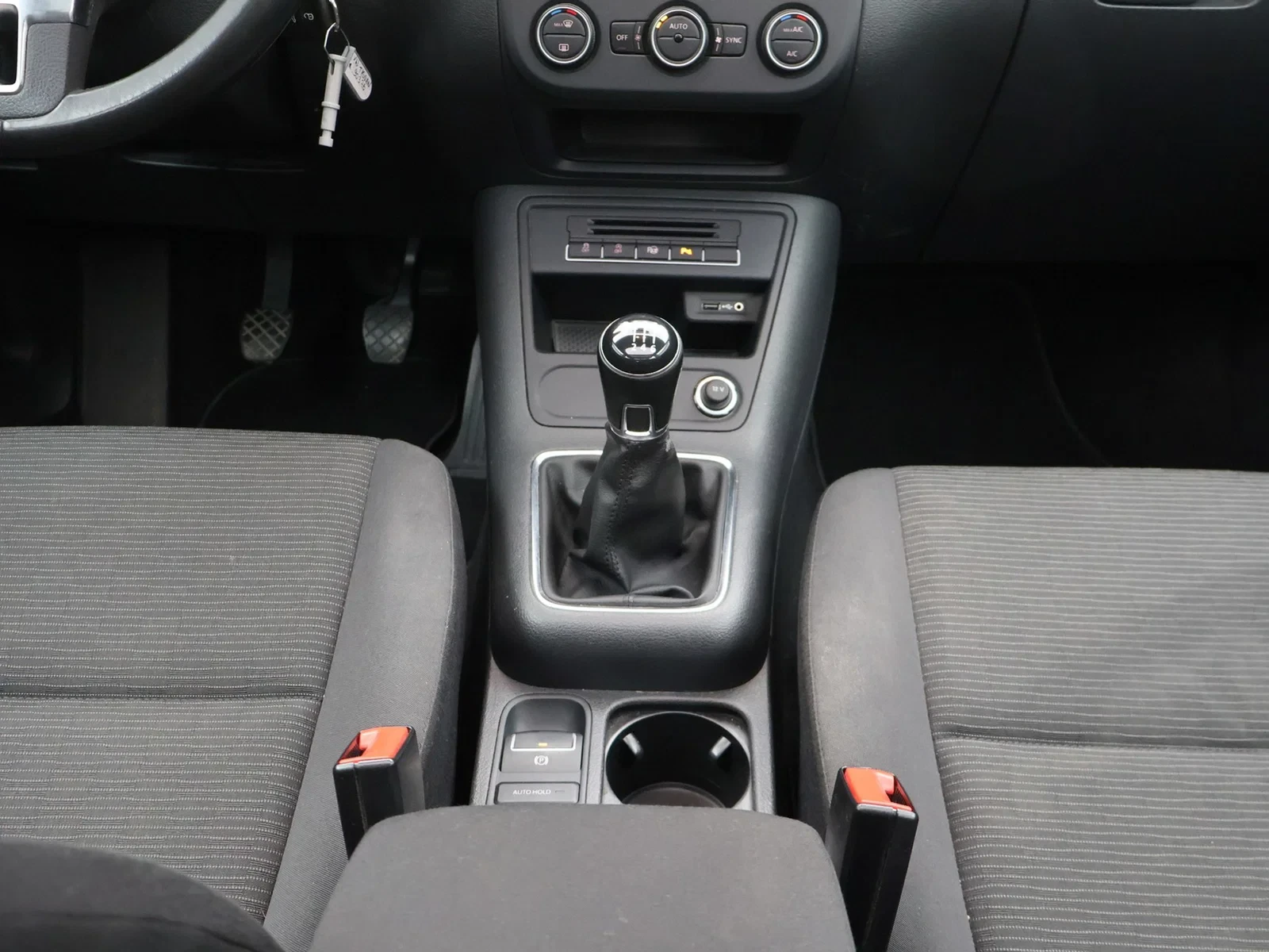 Volkswagen Tiguan Tiguan Trend & Fun 1.4TSI BlueMotion 125PK *PANODAK*PDC*BLTH*DAB RADIO*AIRCO AUTOMATISCH*...*