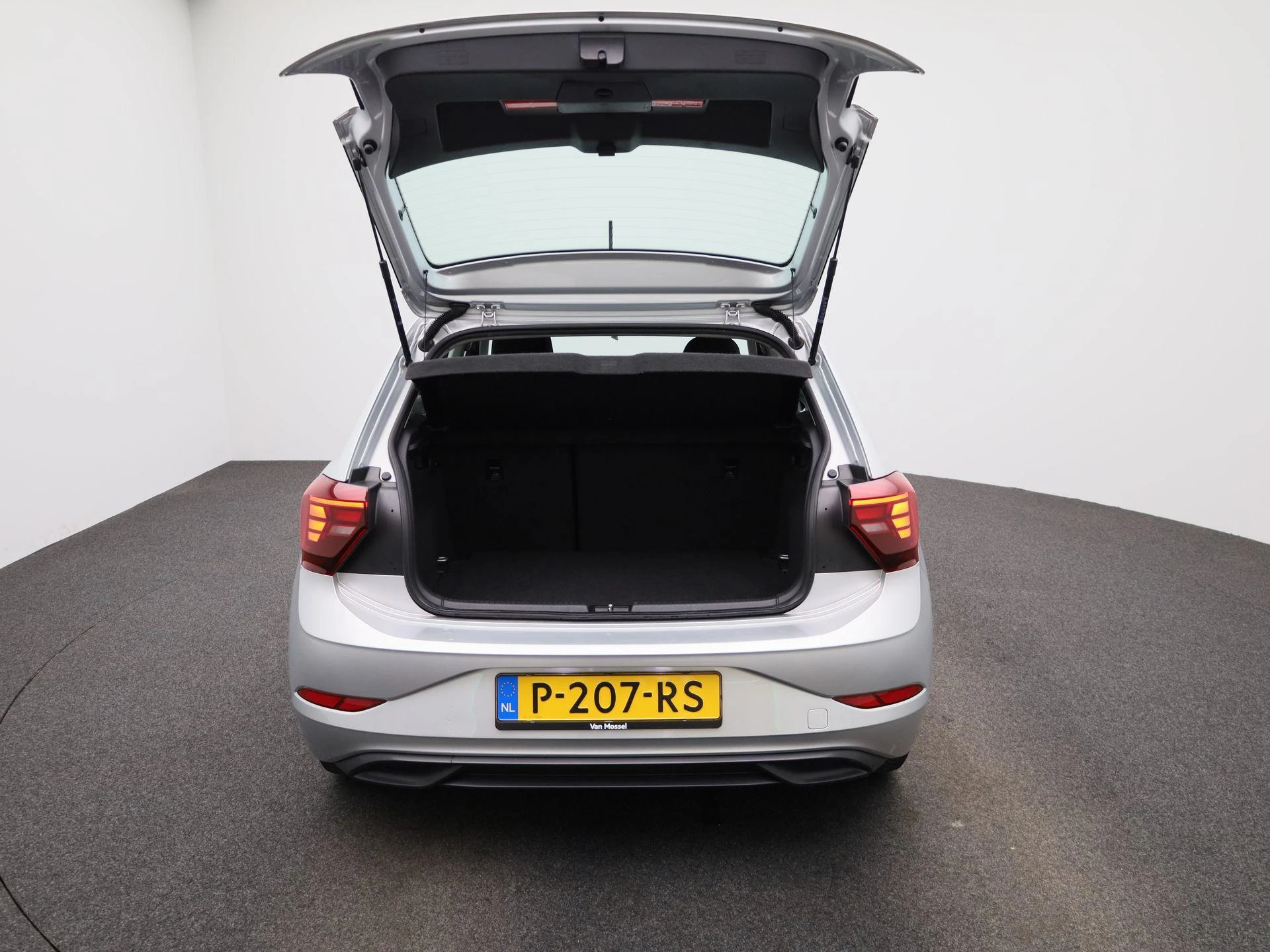 Volkswagen-Polo-image-10
