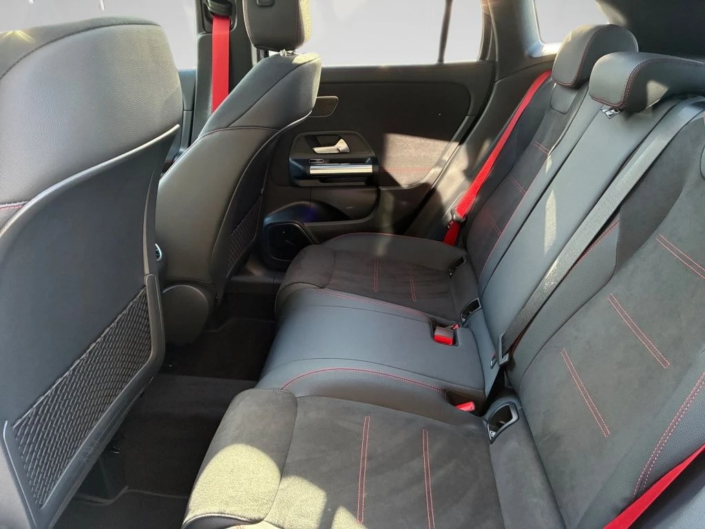 Mercedes-AMG-GLA 45 S AMG-image-9