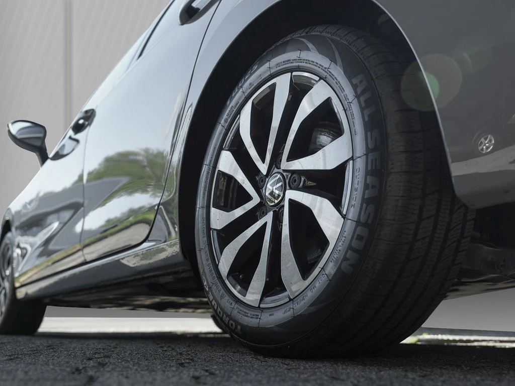 Volkswagen-Golf-image-4