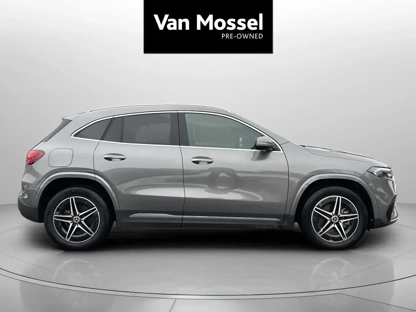 Mercedes-Benz-EQA-image-3