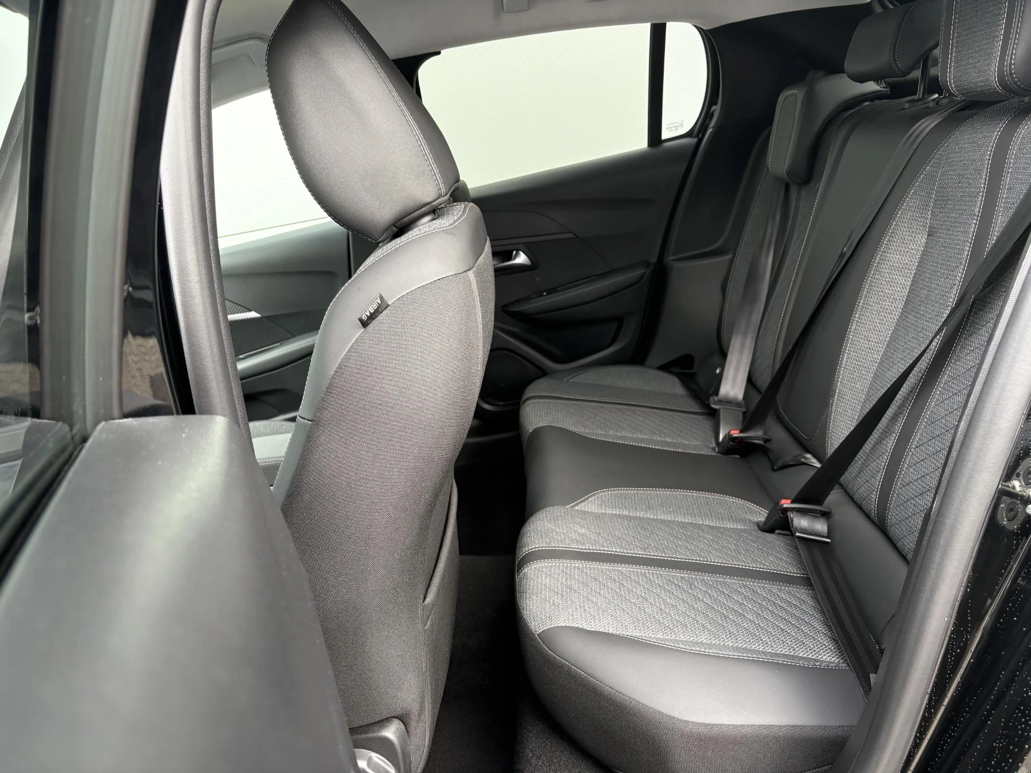 Peugeot-208-image-11