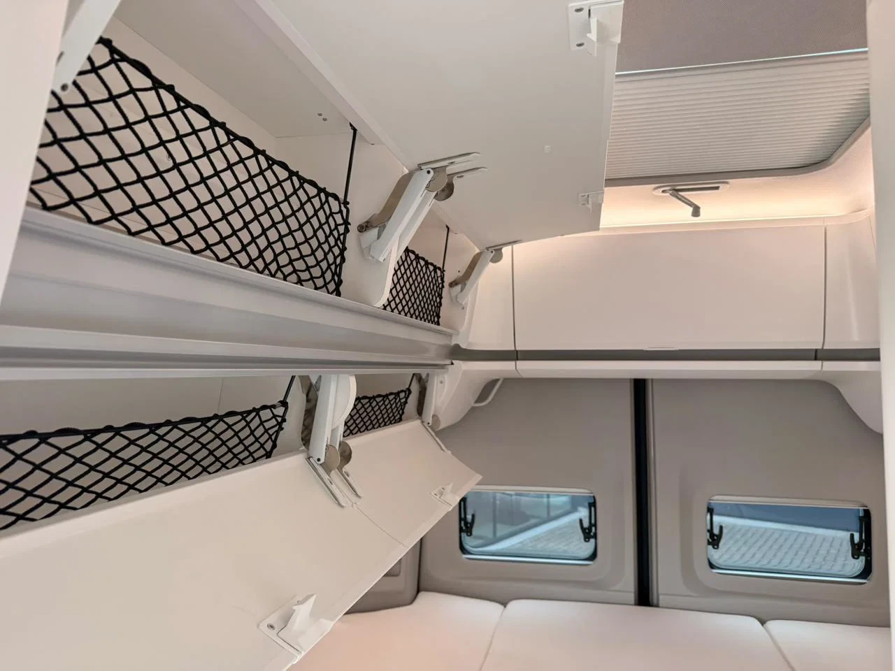 Volkswagen Crafter 50 Fou Lwb Hr Dsl Grand Carlifornia - 2.0TDI 163PK 4SLAAPPLAATSEN AUTOMAAT *APP CONNECT*CAMERA*PDC*ADAPTIVE CRUISE*DOUCHE*WC*