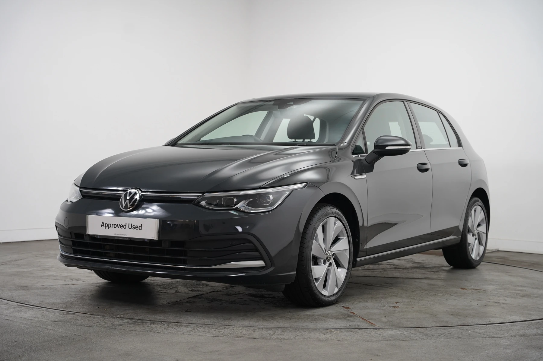 Volkswagen-Golf-image-26