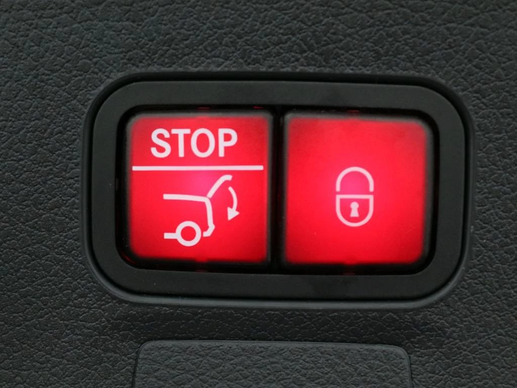 Mercedes-Benz-CLA-image-11