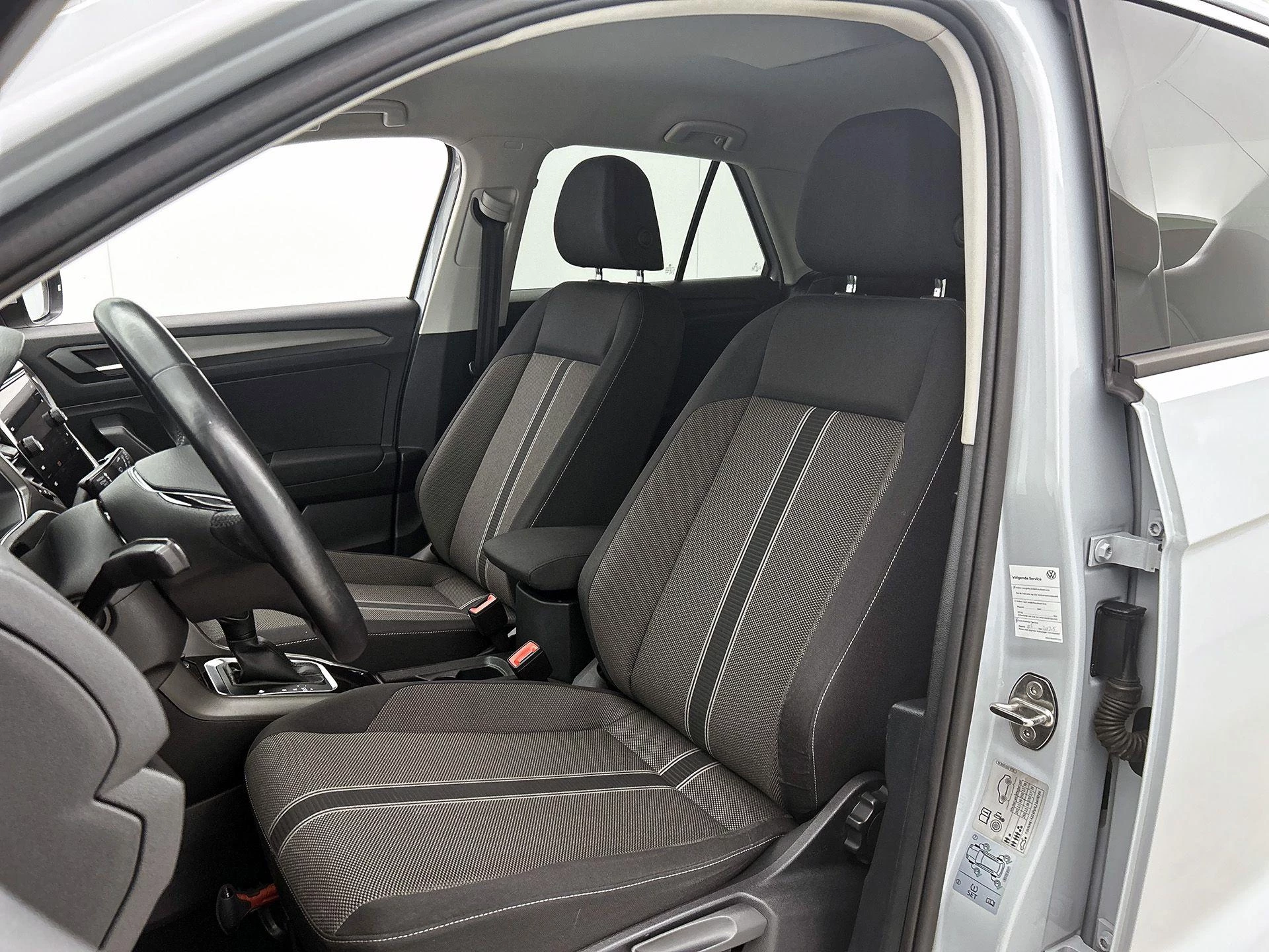 Volkswagen-T-Roc-image-36