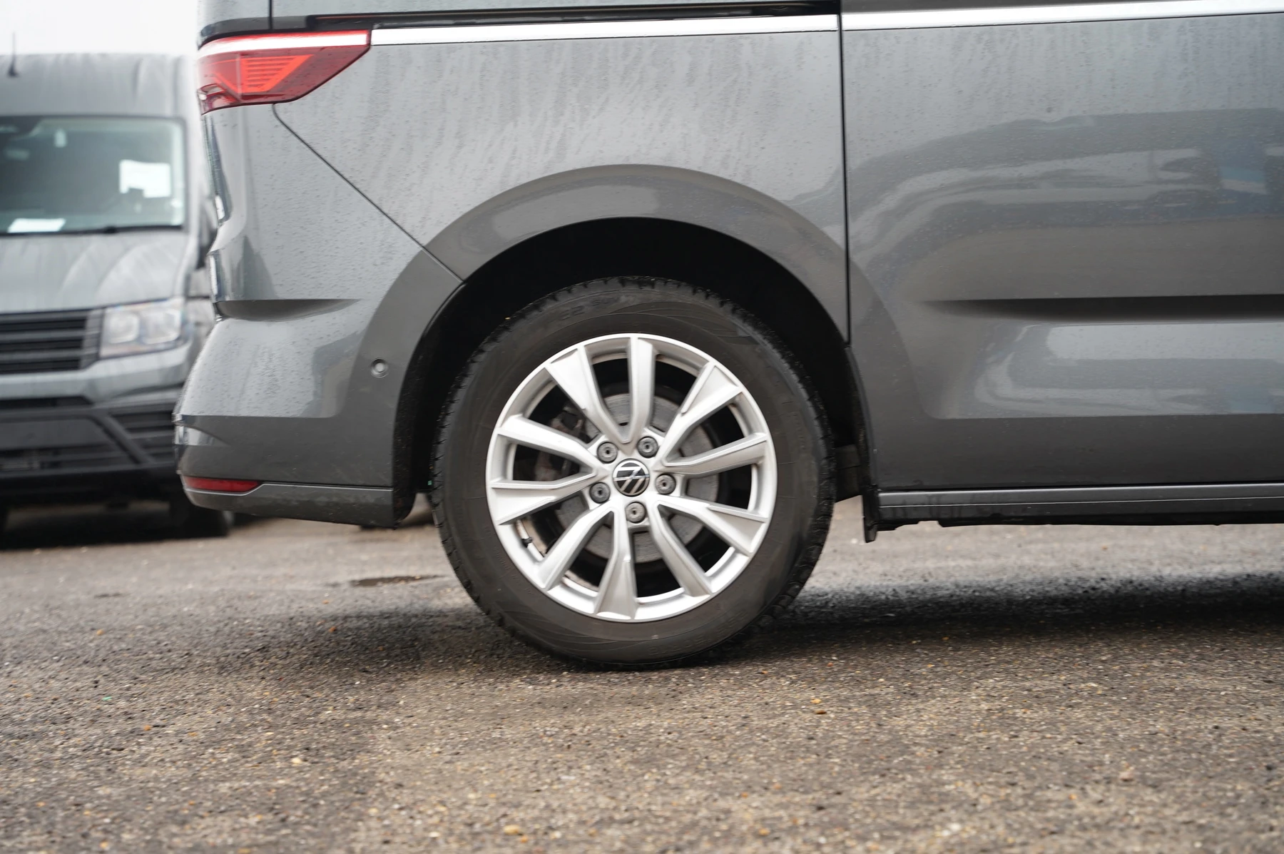 Volkswagen-Multivan-image-31